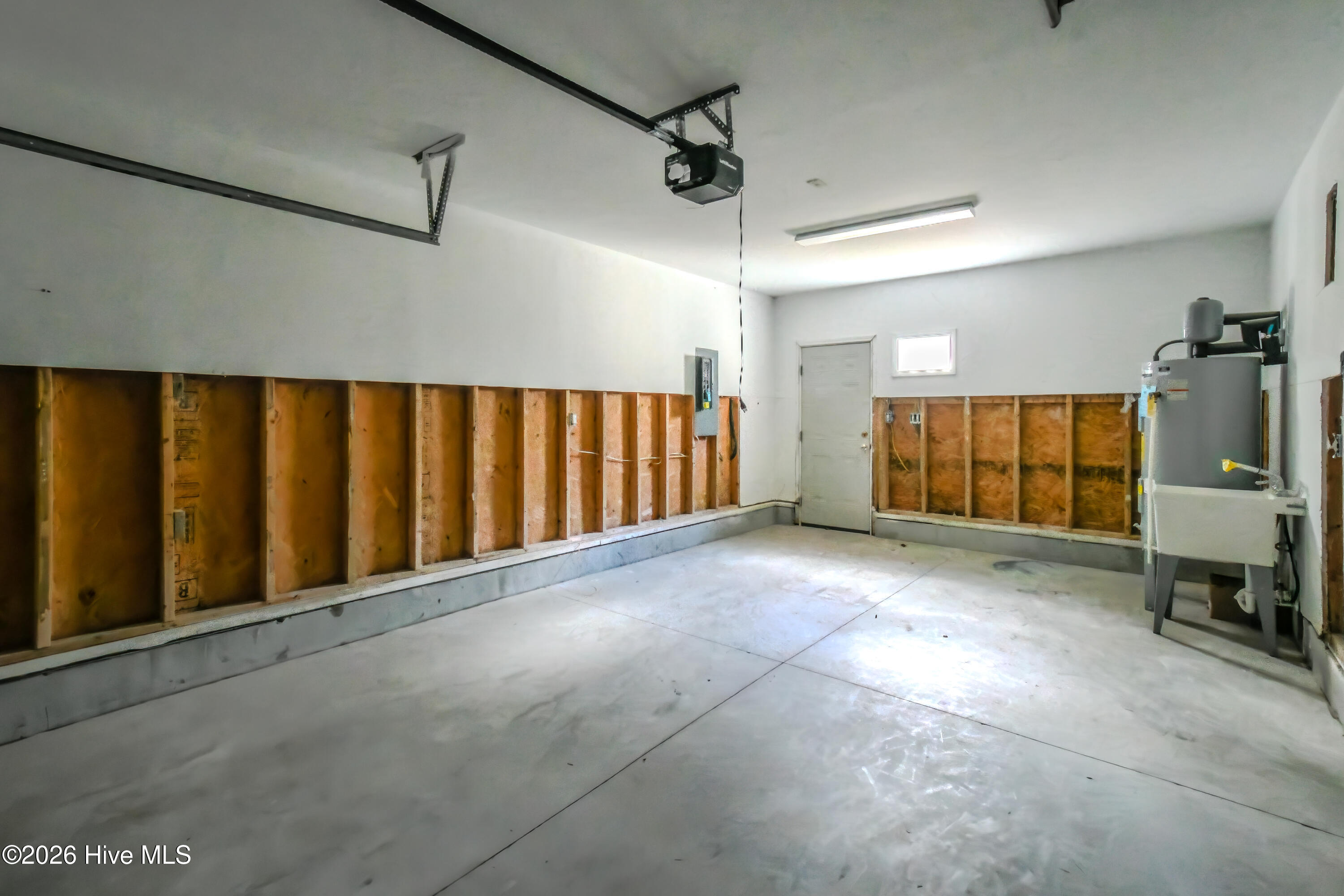 100547567 | Photo 51