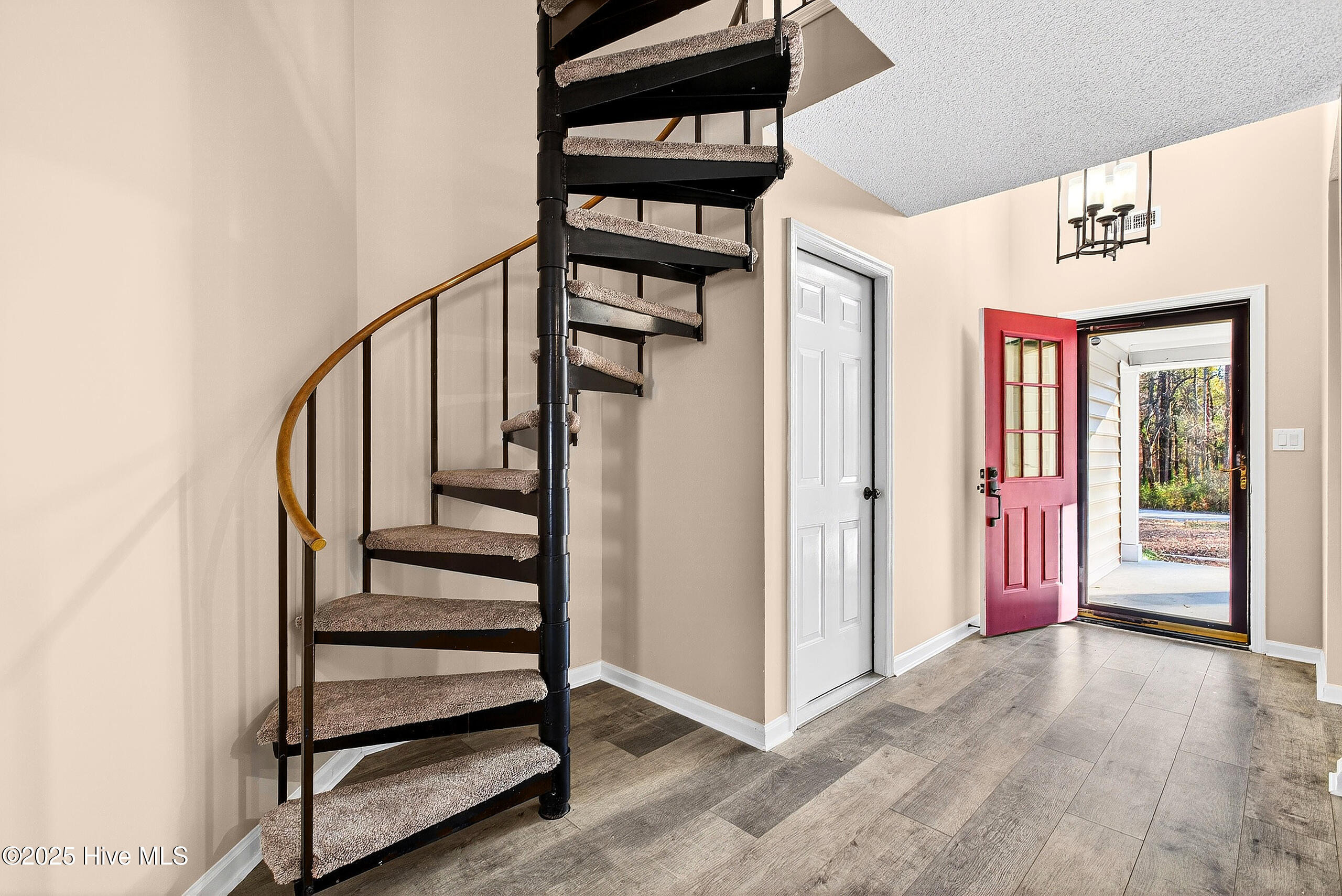 100546283 | Photo 21