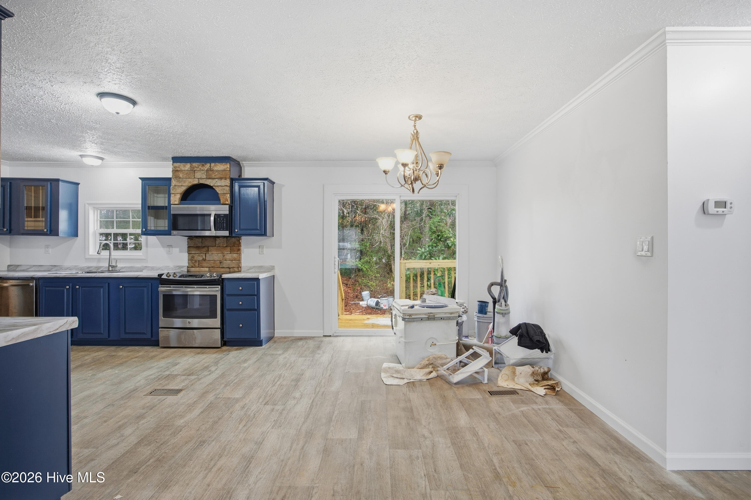 100551858 | Photo 27