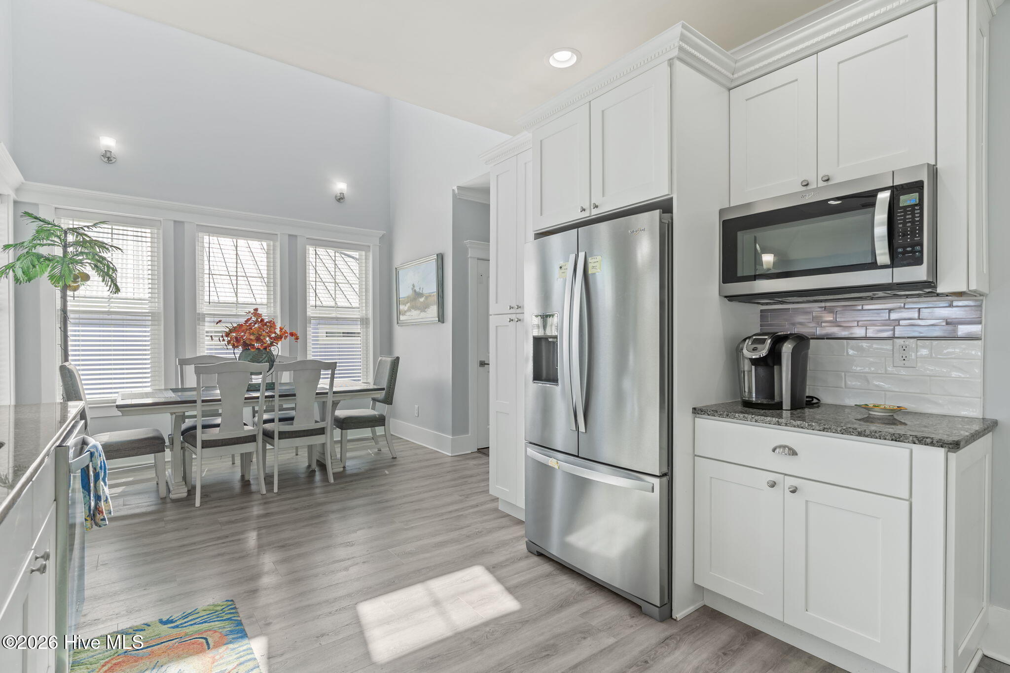 100562784 | Photo 27