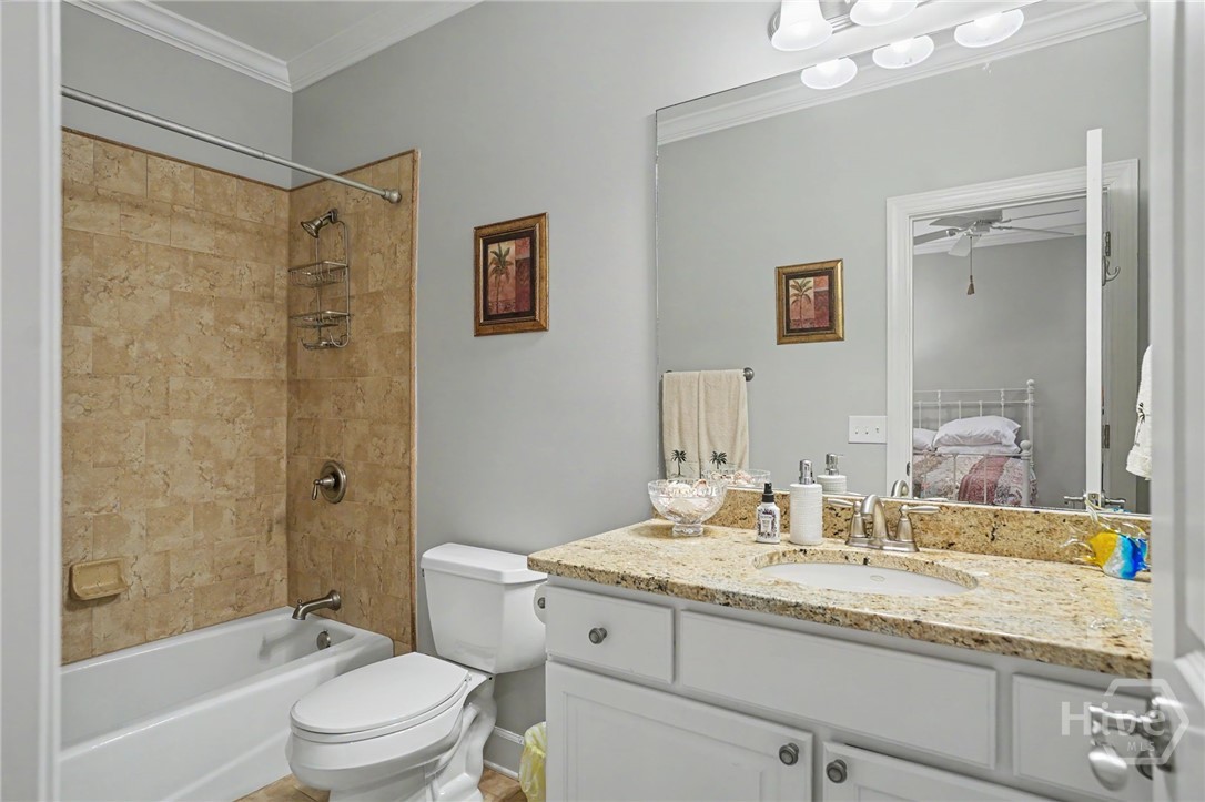 Guest Bedroom 2with ensuite bathroom