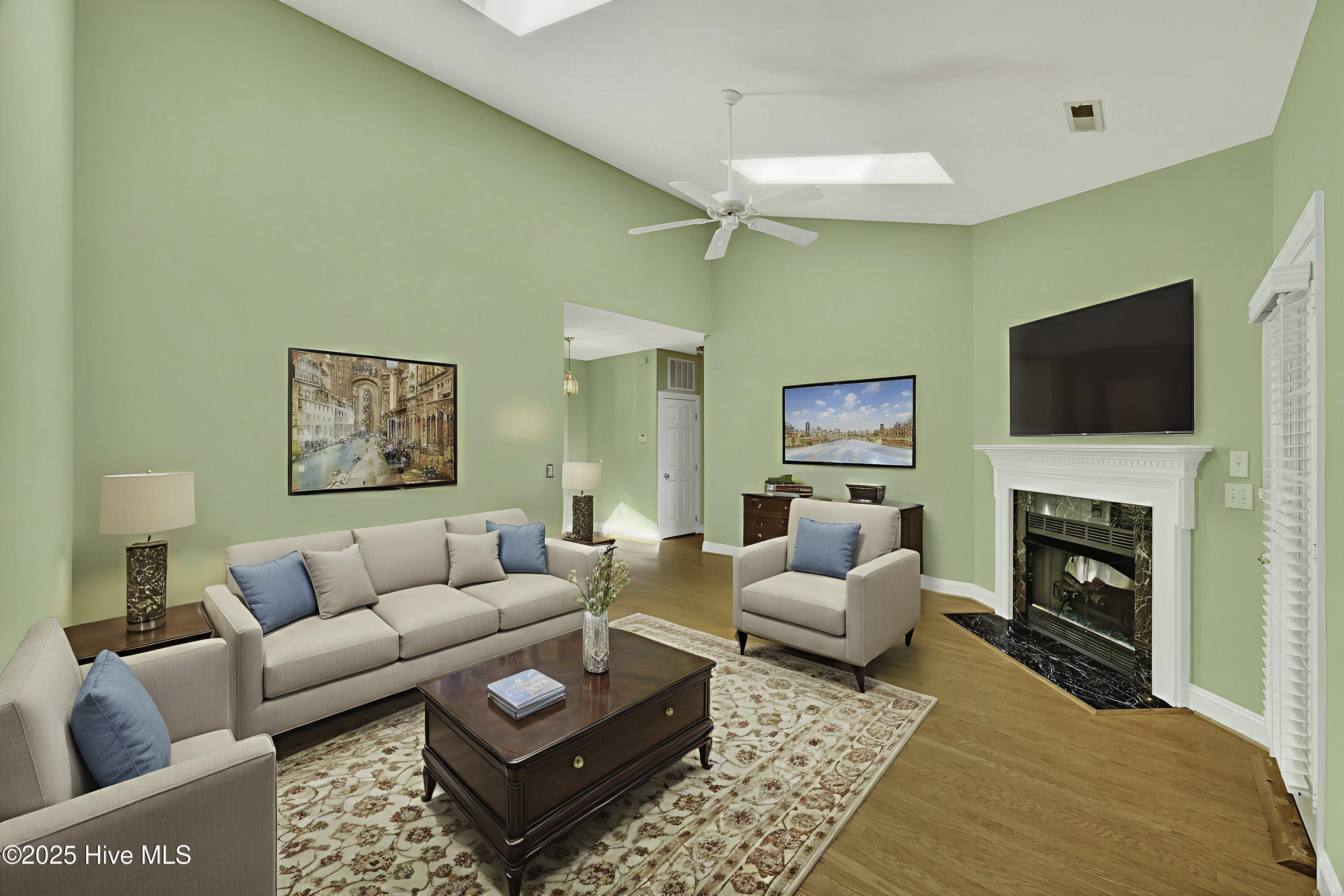 100535369 | Photo 57