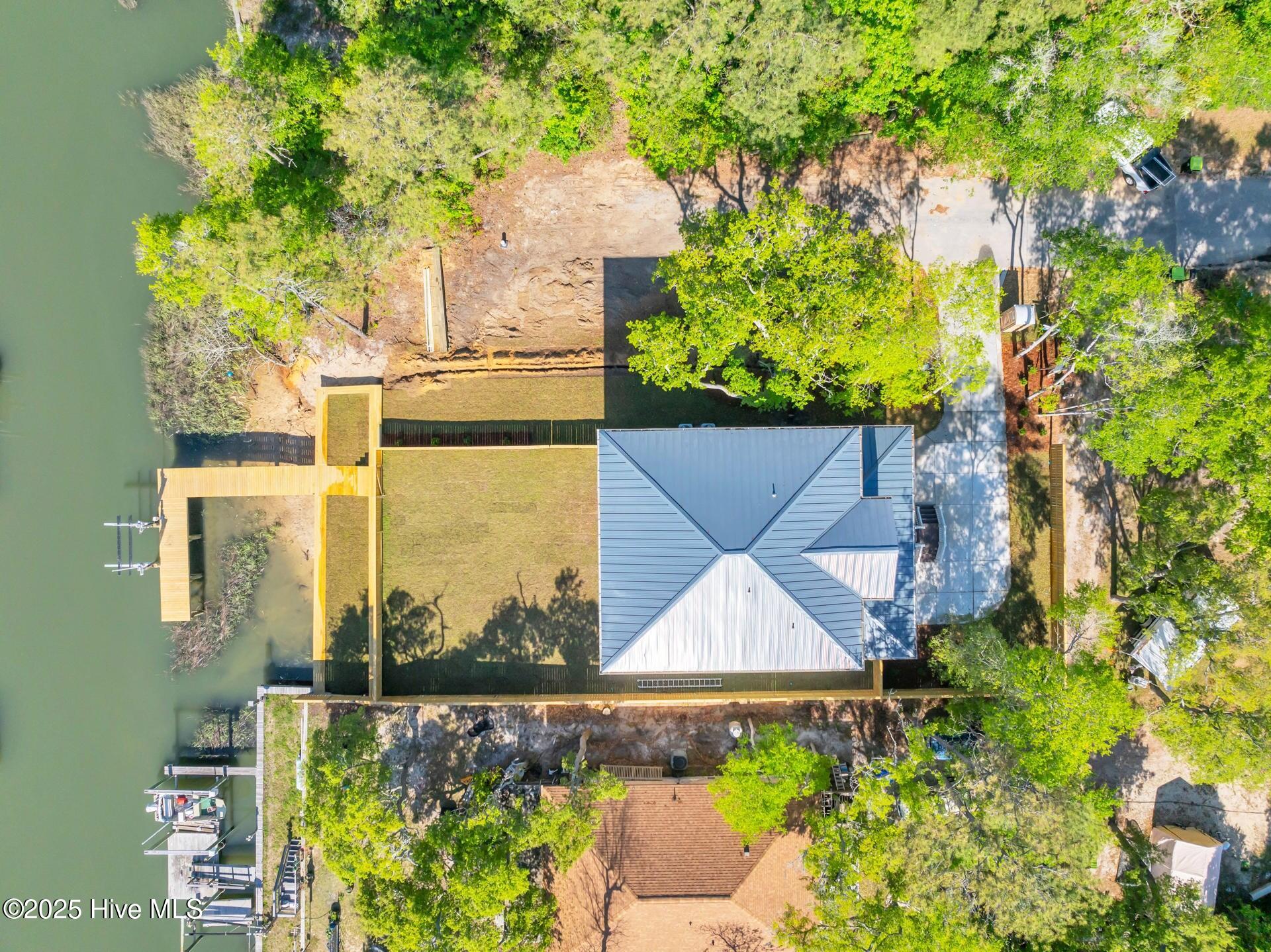 100547120 | Photo 65