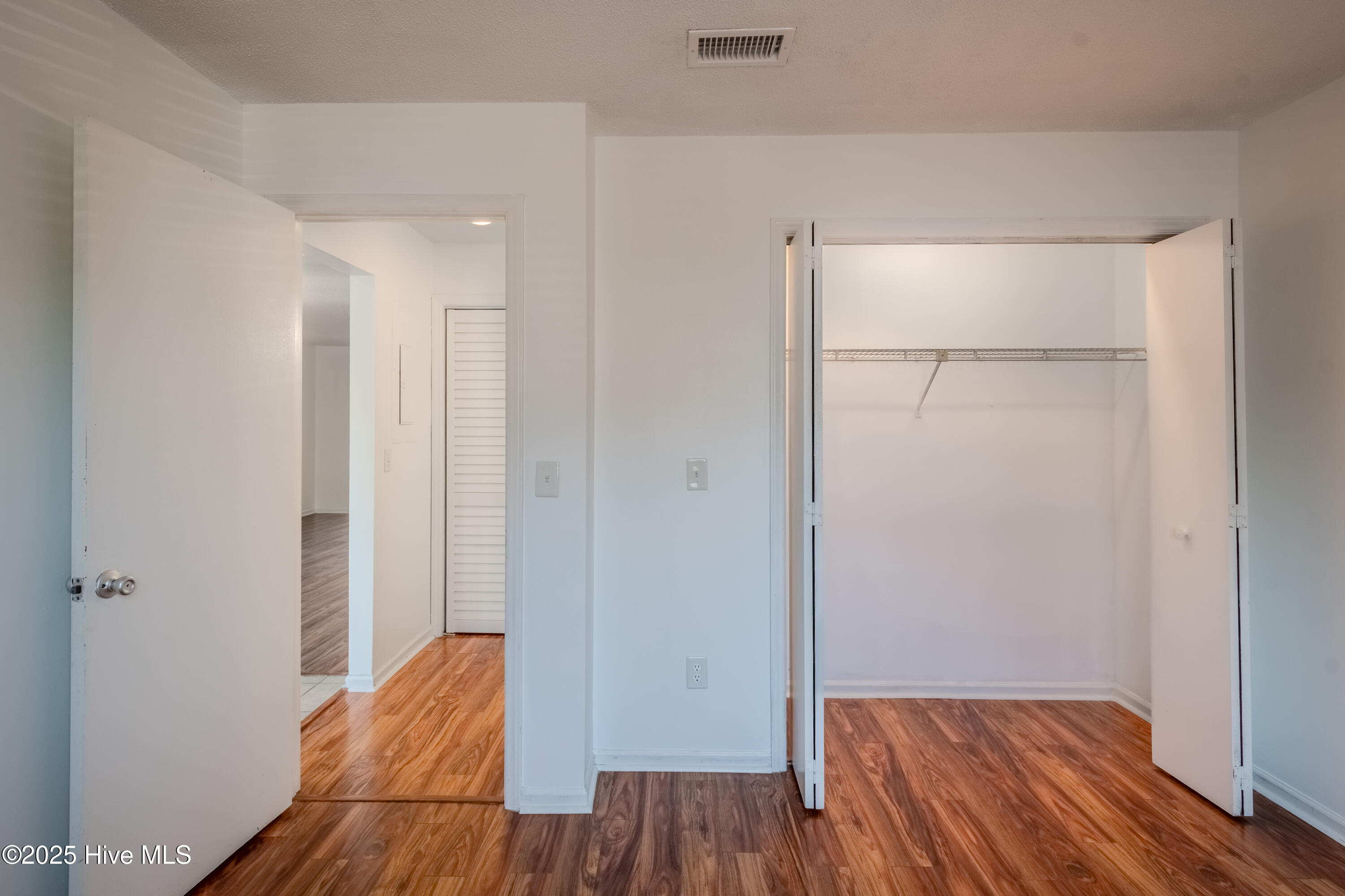 100534188 | Photo 24