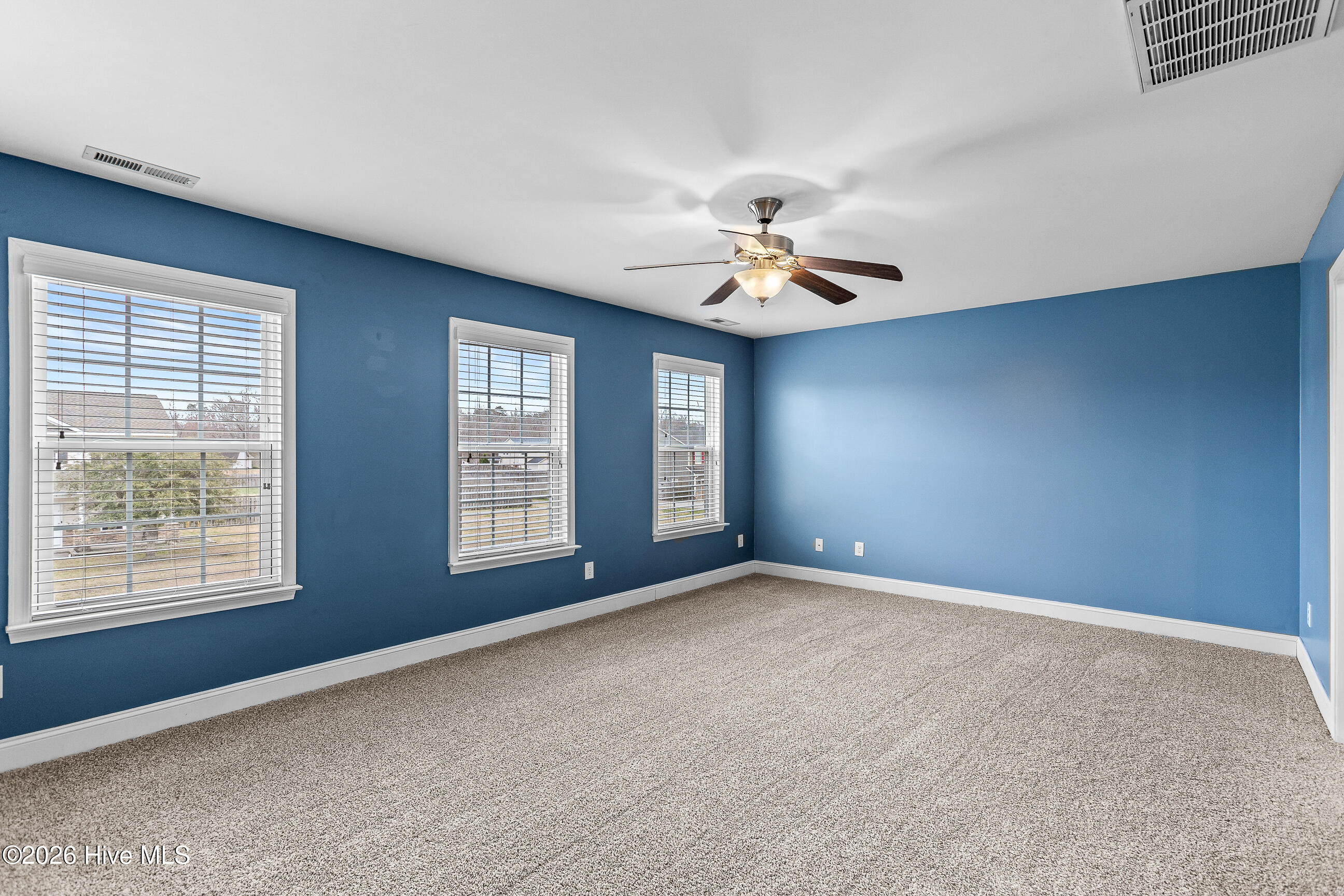 100557229 | Photo 20