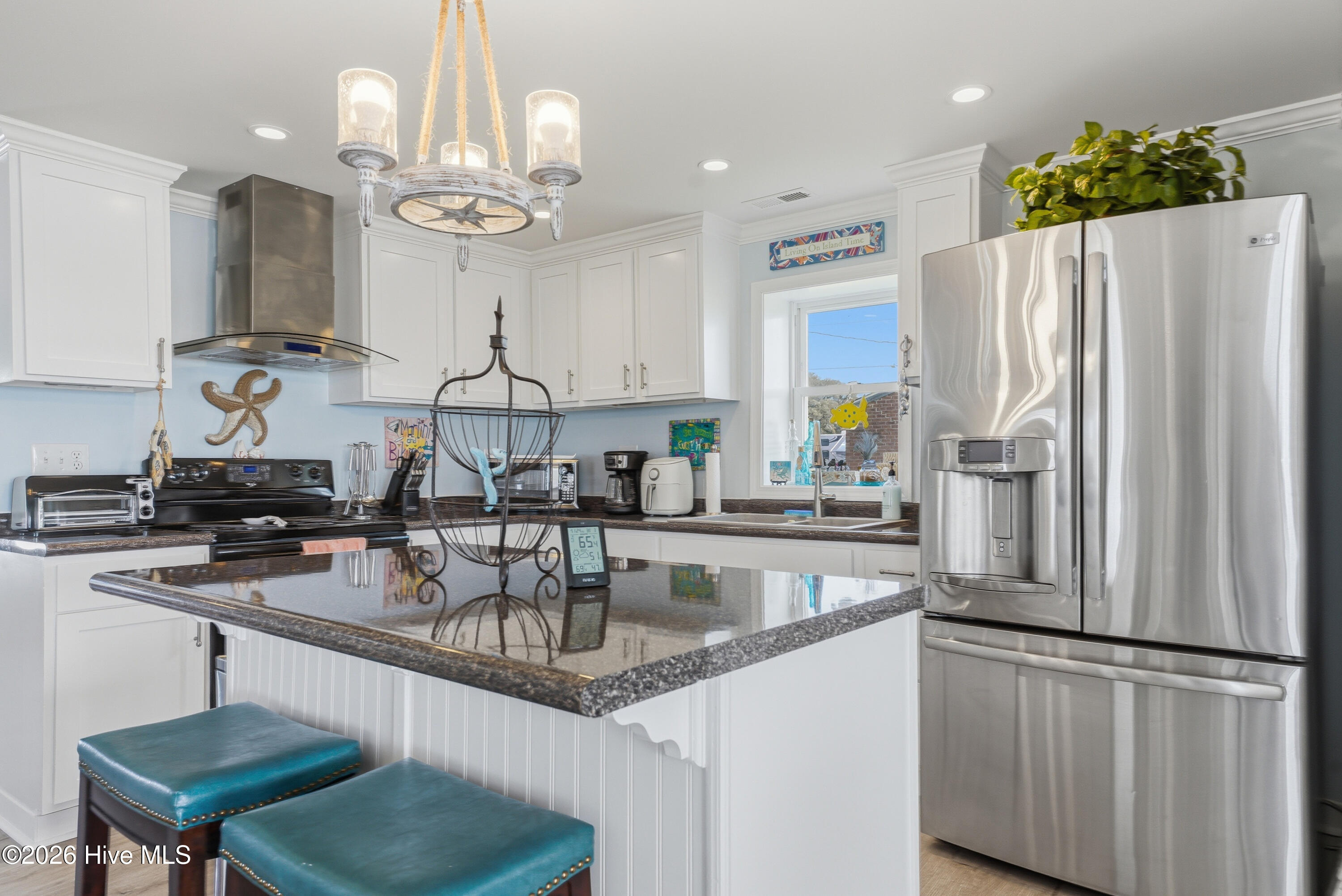 100564102 | Photo 34