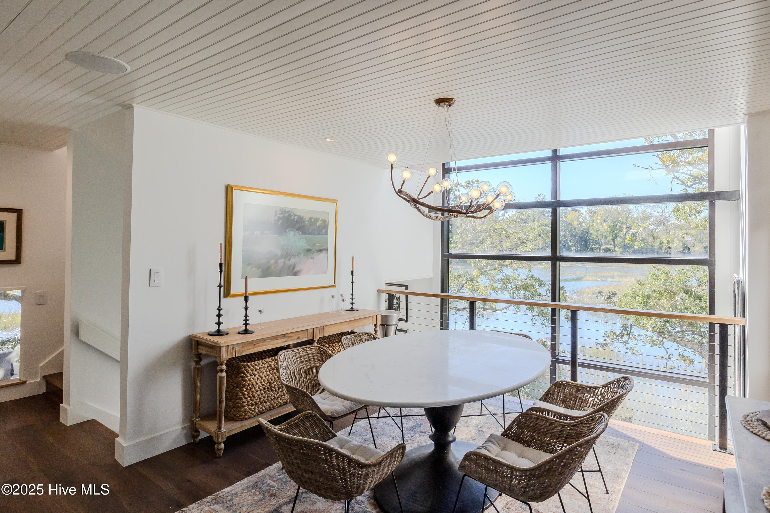 100518193 | Photo 23