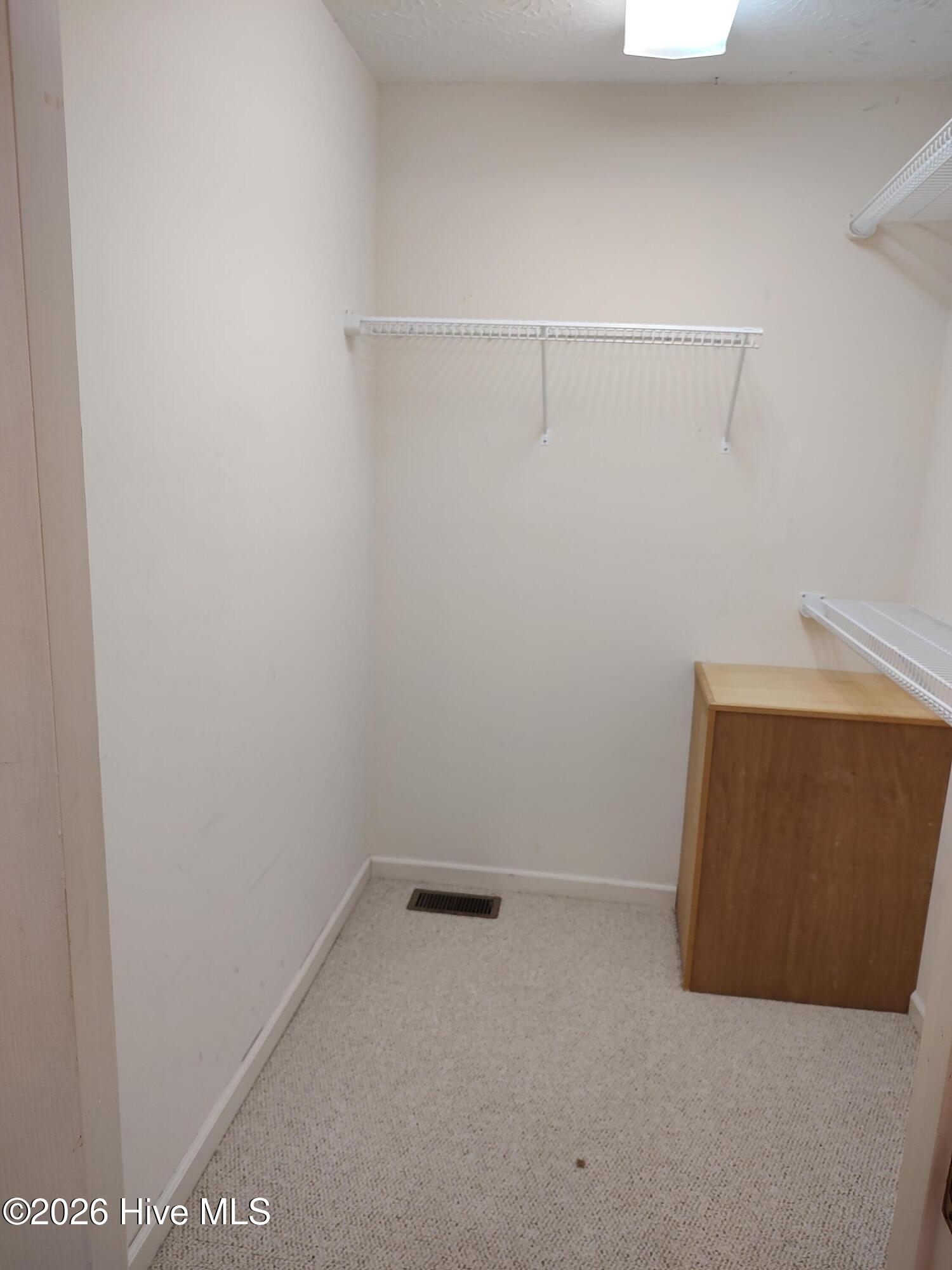 100560201 | Photo 10