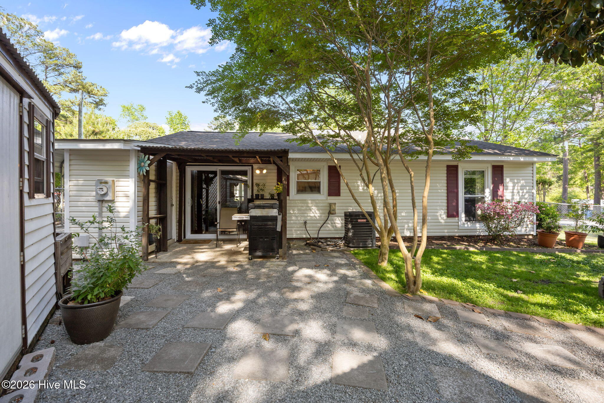 100567245 | Photo 41