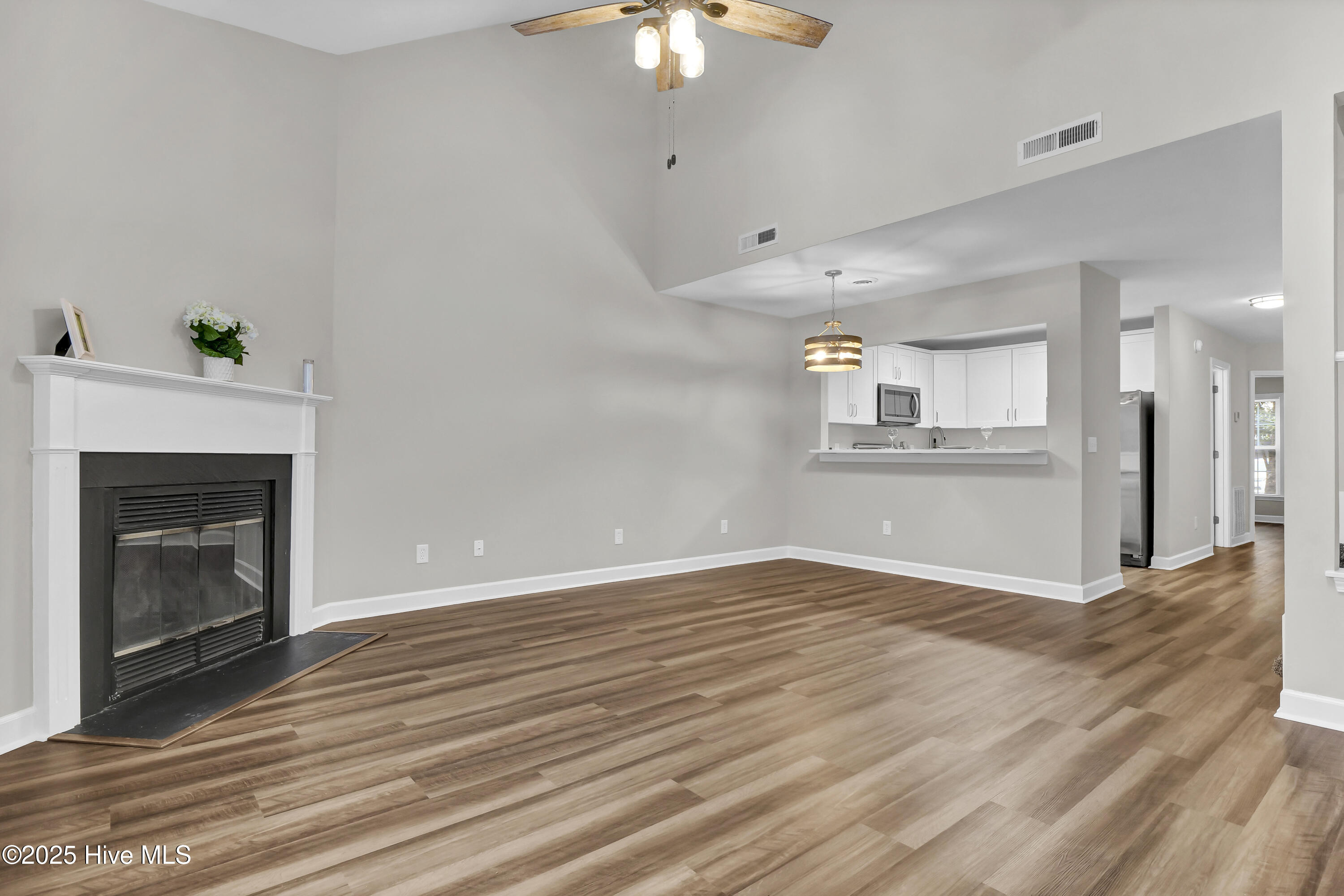 100557867 | Photo 16