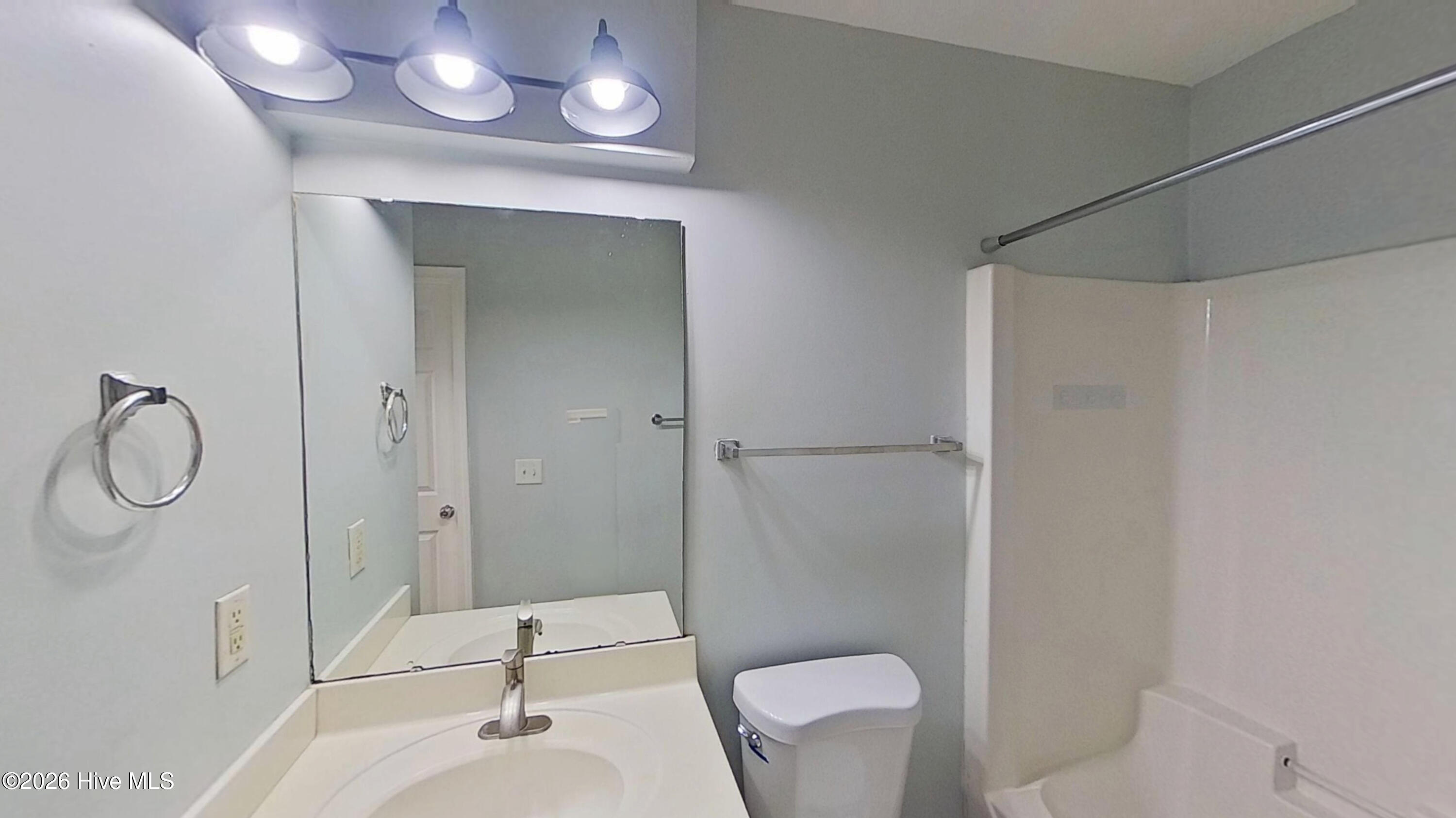 100549352 | Photo 15