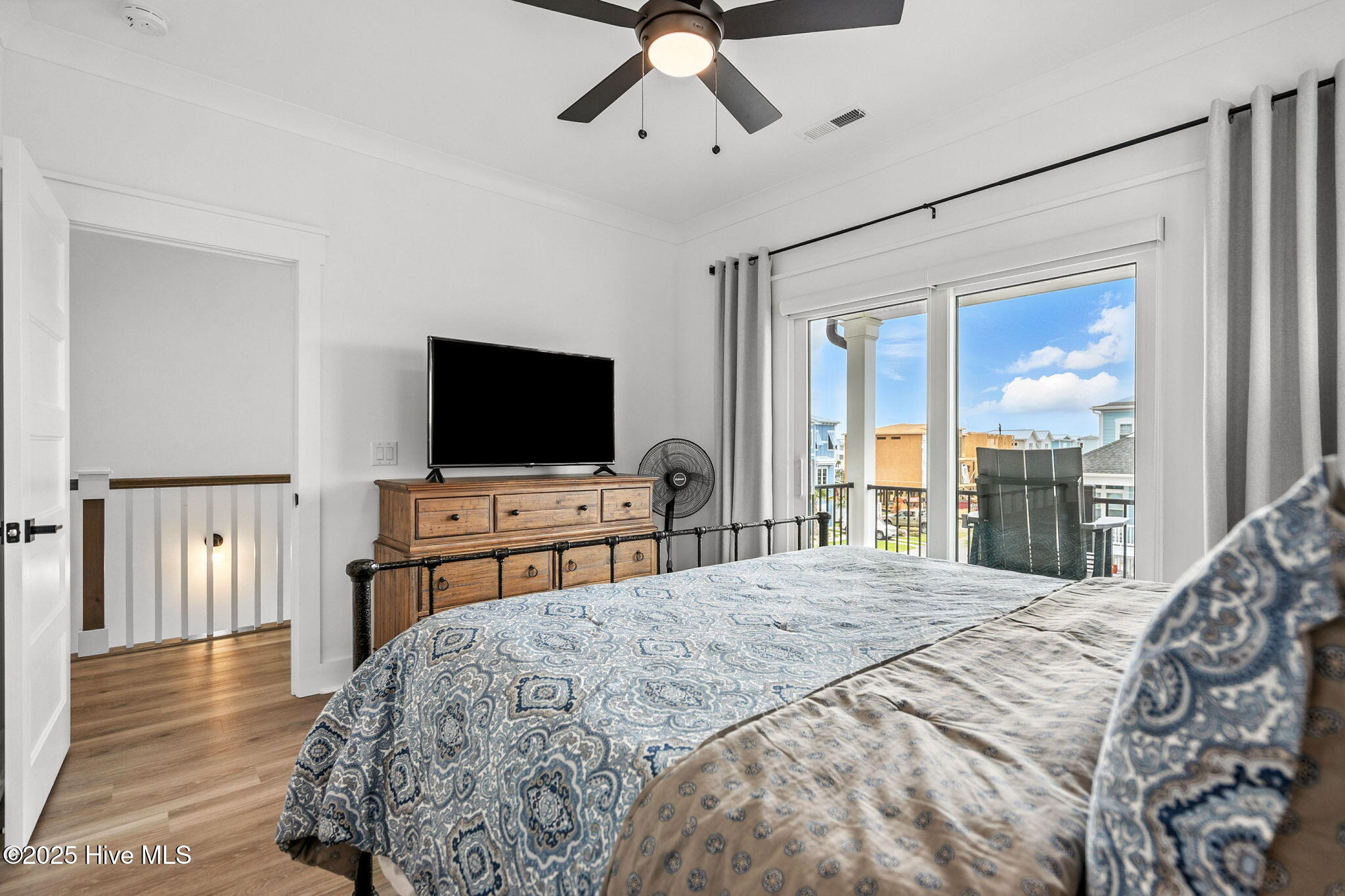 100520745 | Photo 25