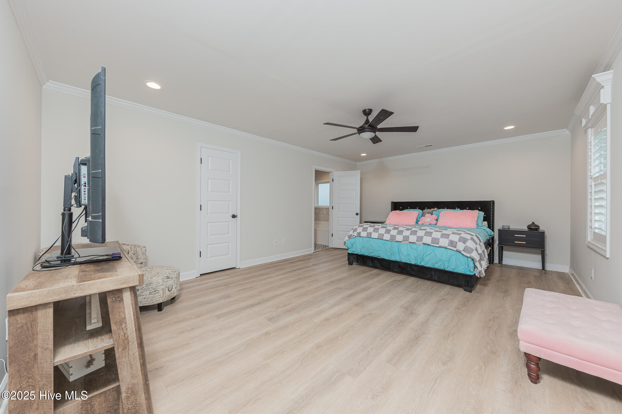 100531810 | Photo 17