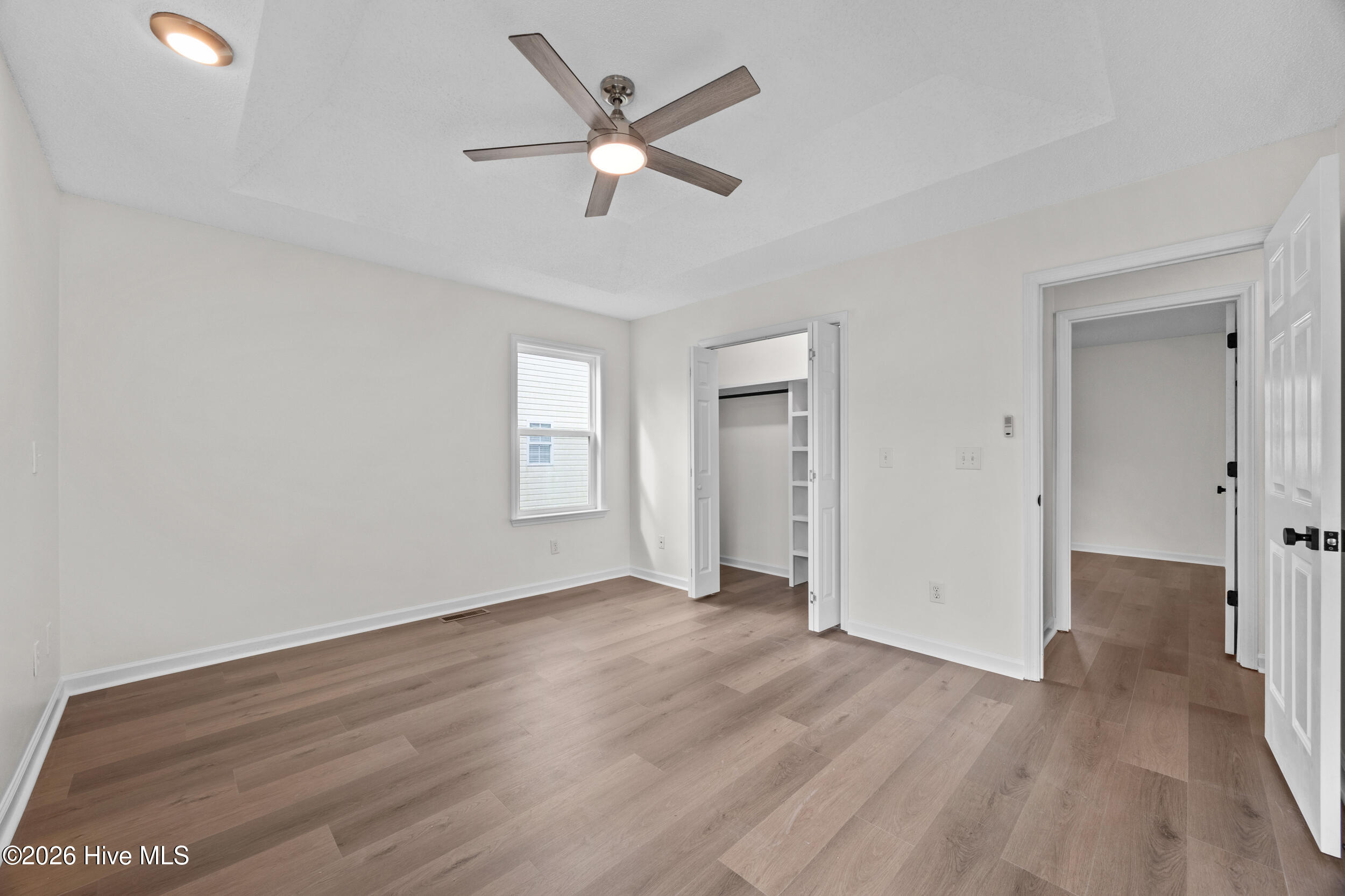 100559146 | Photo 38