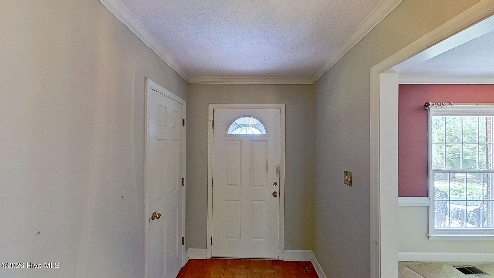 512 Raymond Drive,Arapahoe