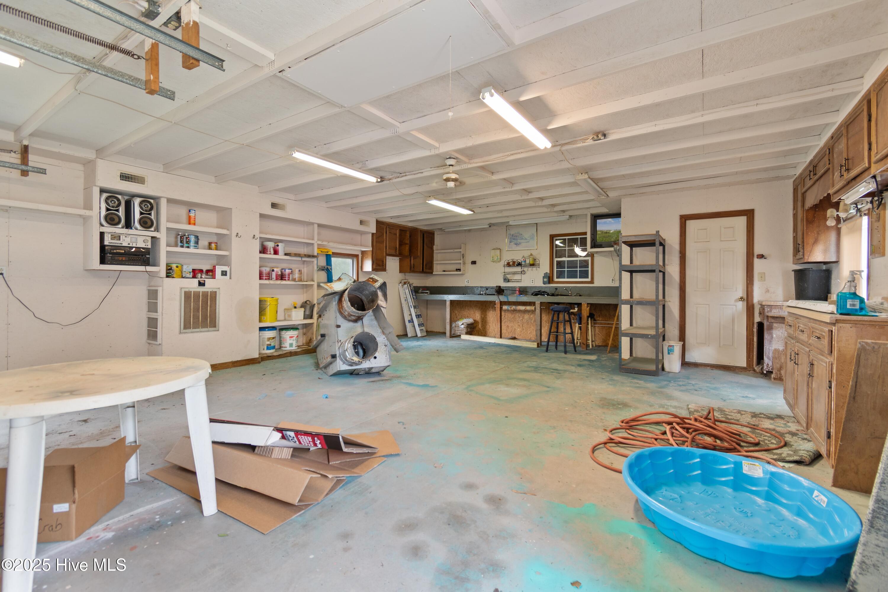 100530130 | Photo 36