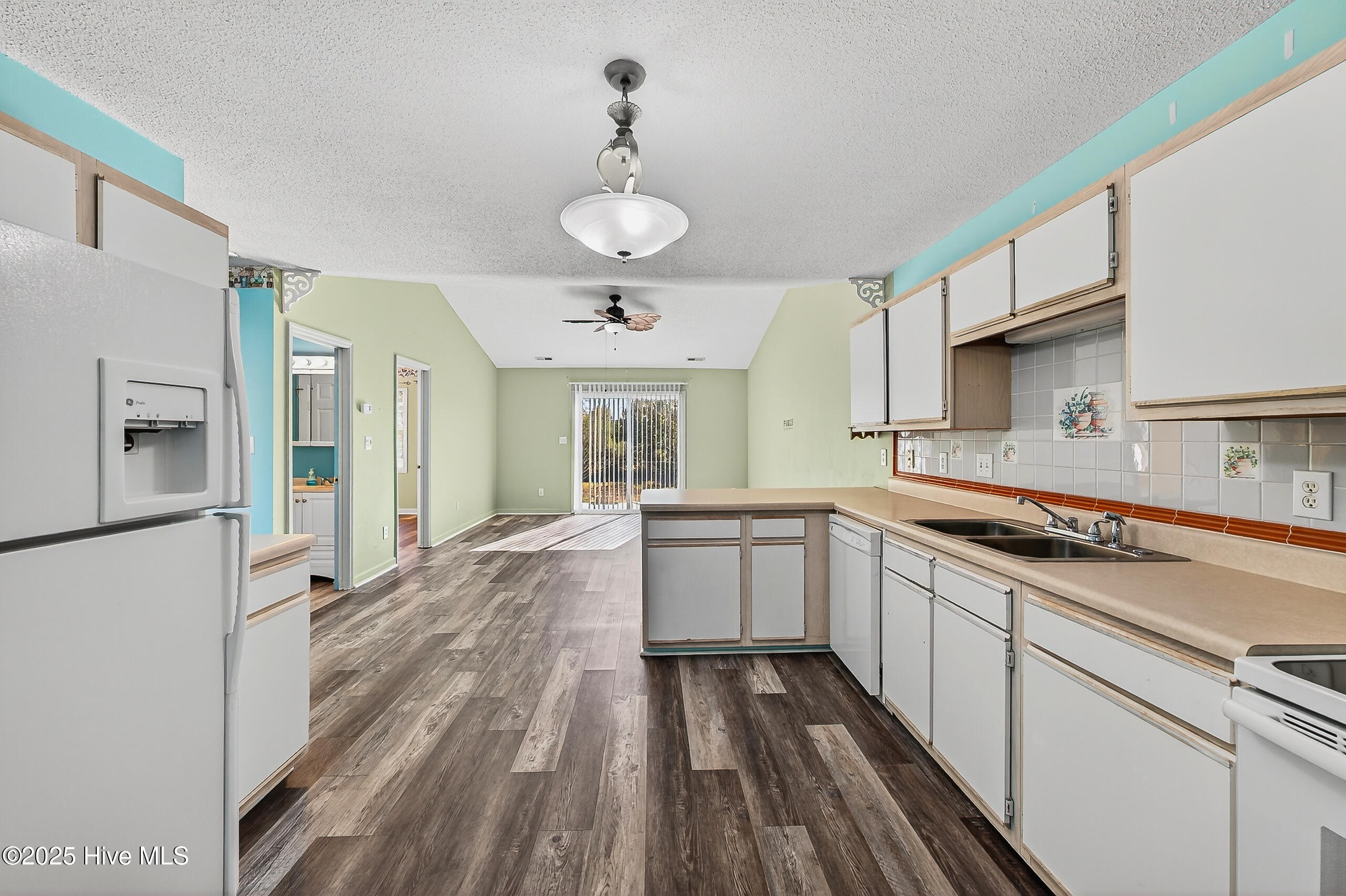 100543652 | Photo 11