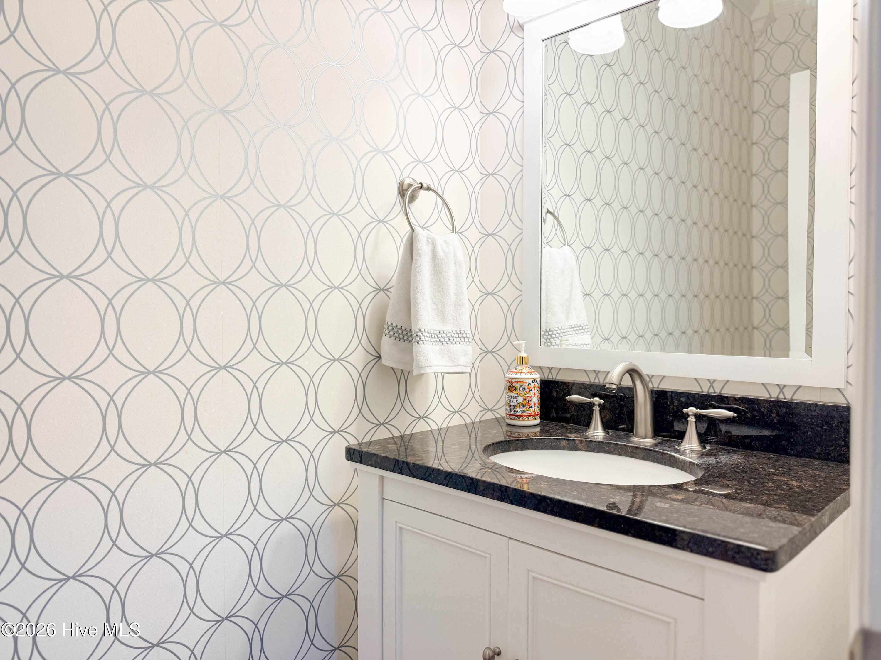 100549521 | Photo 51