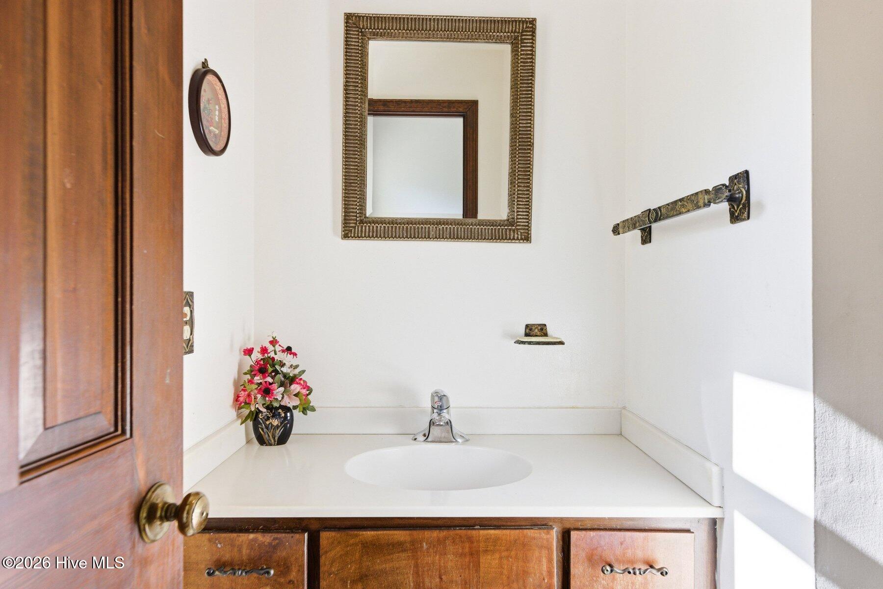 100564189 | Photo 32