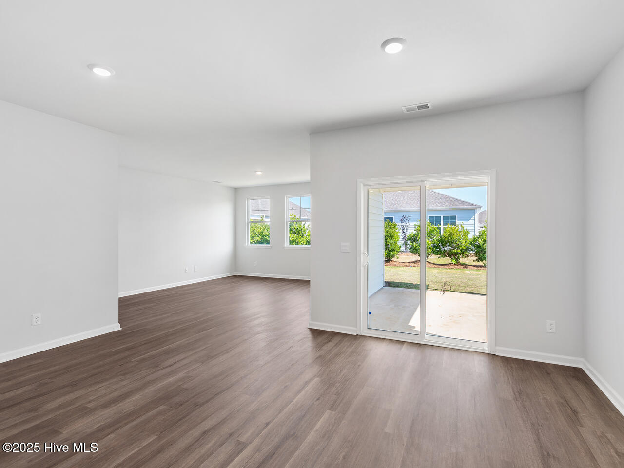 100547711 | Photo 14