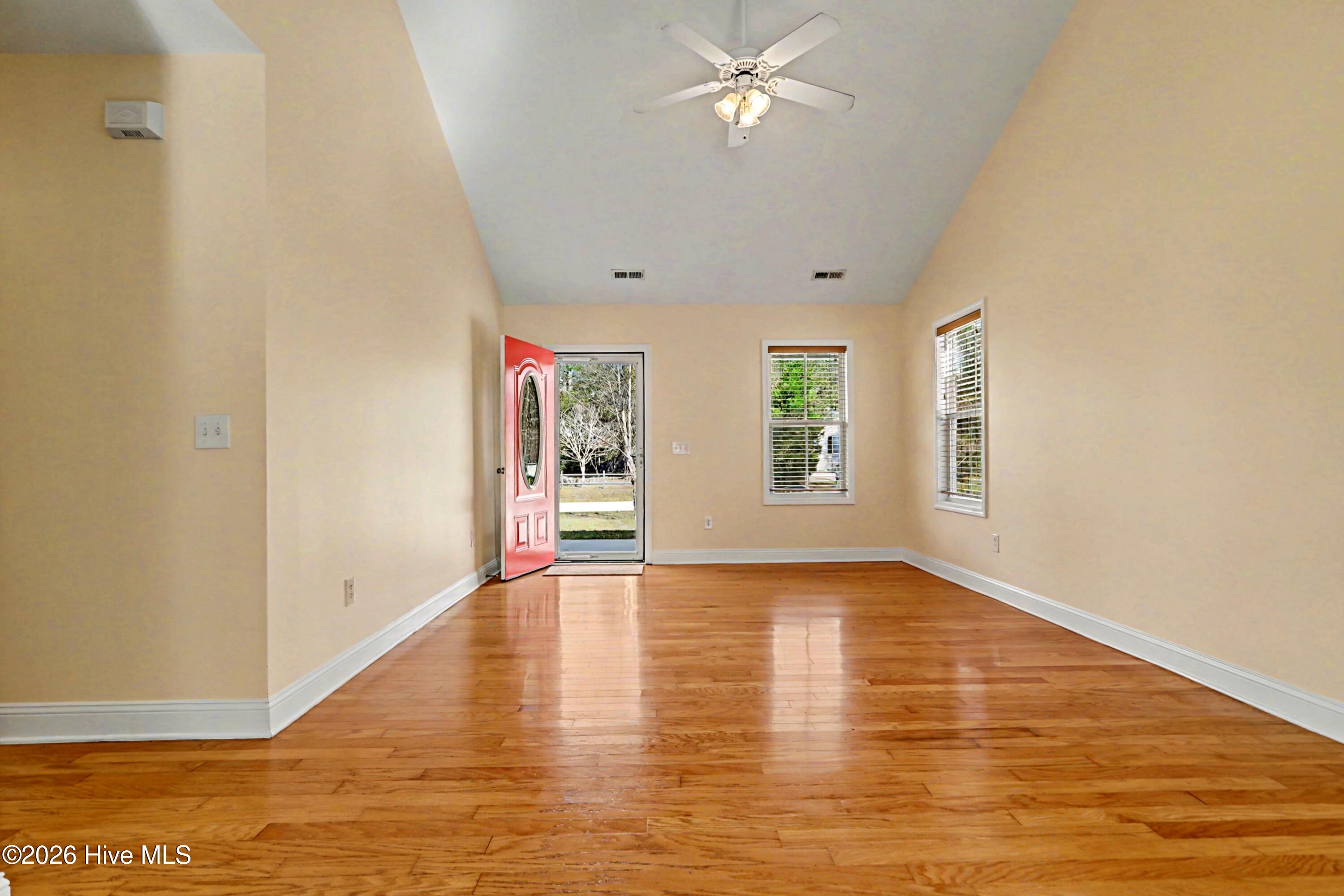 100562113 | Photo 26