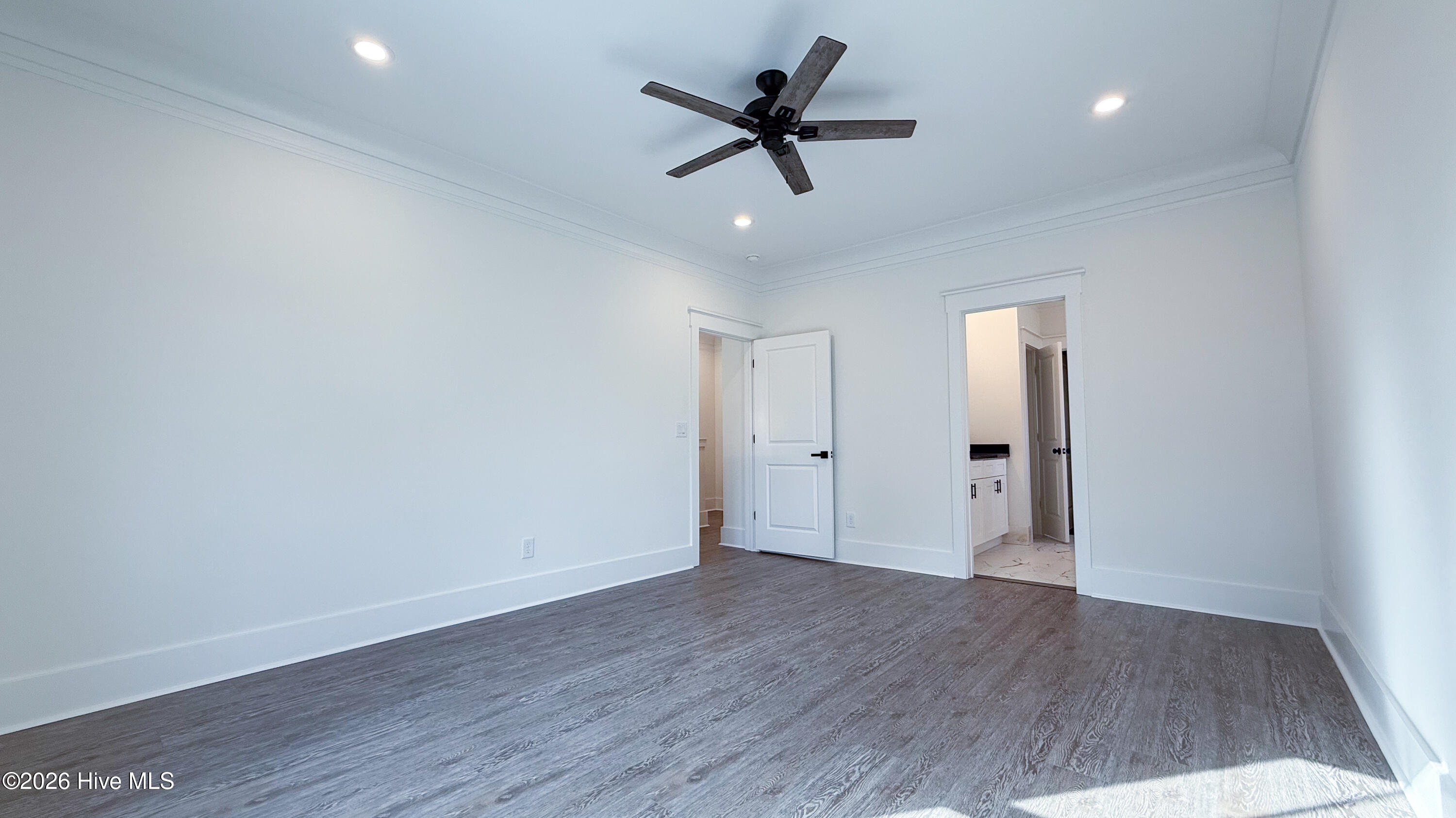 100550170 | Photo 26