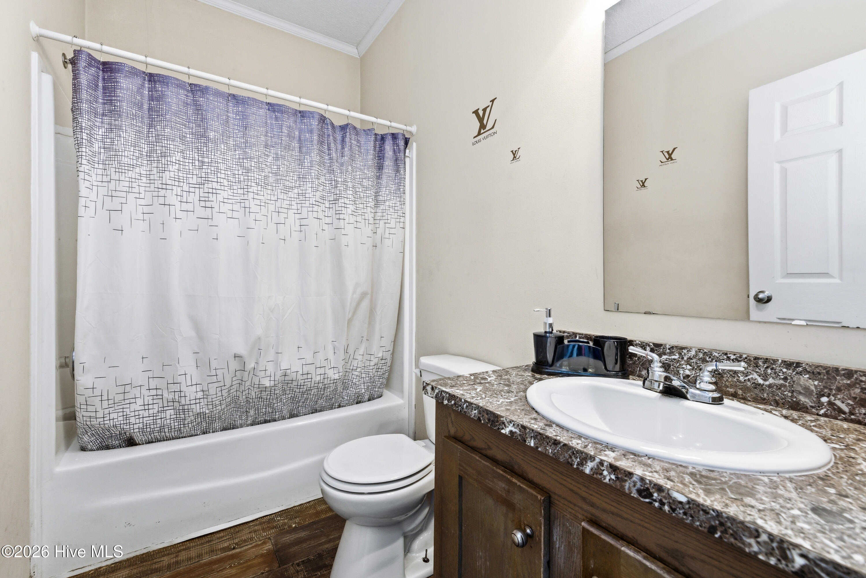 100565815 | Photo 24