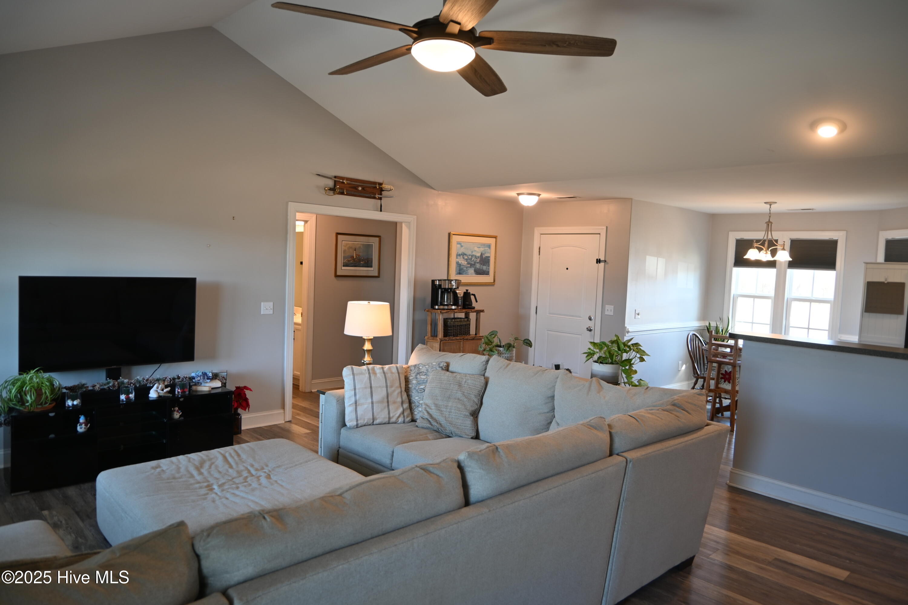 100547173 | Photo 12