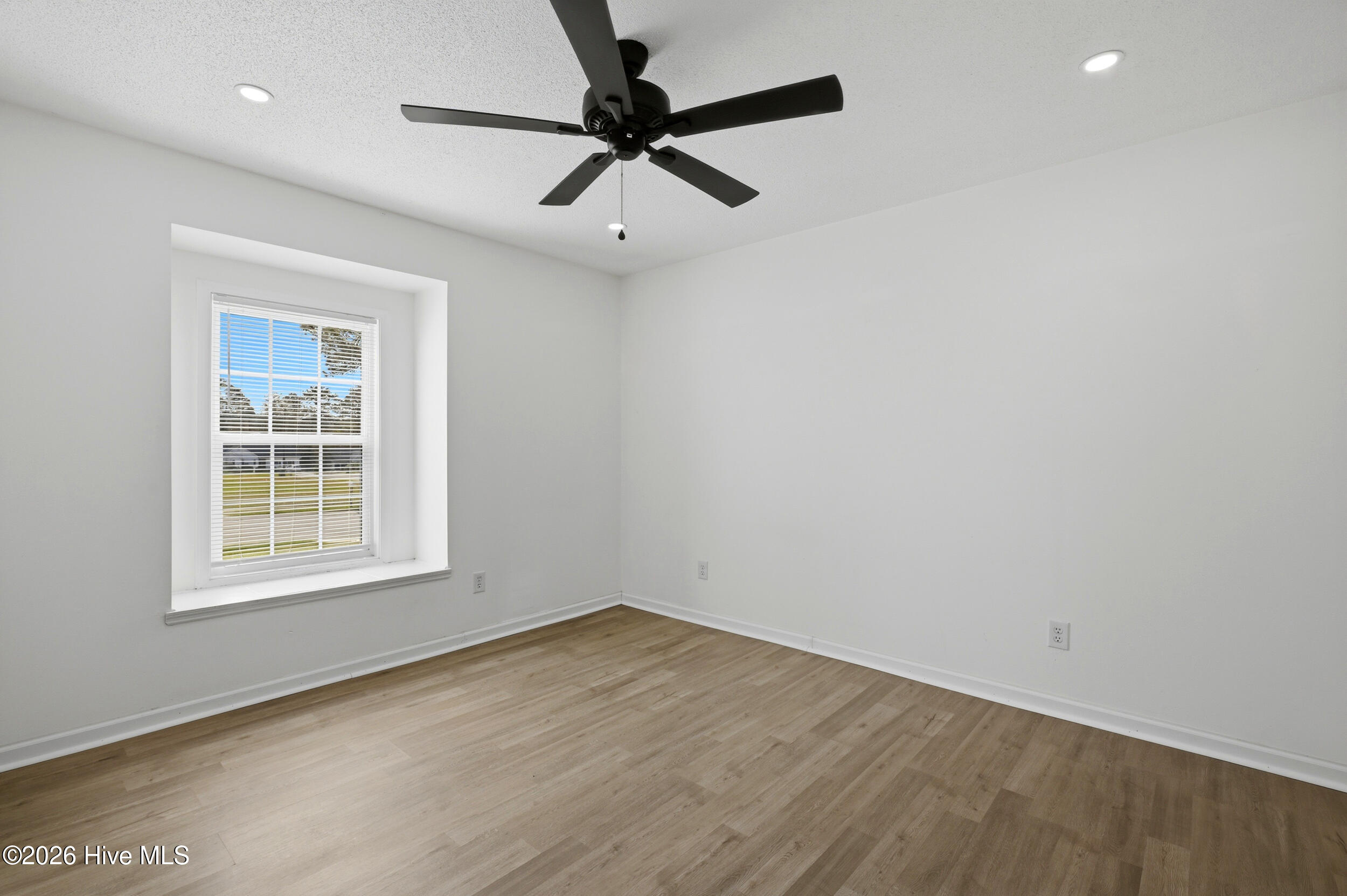 100562899 | Photo 20