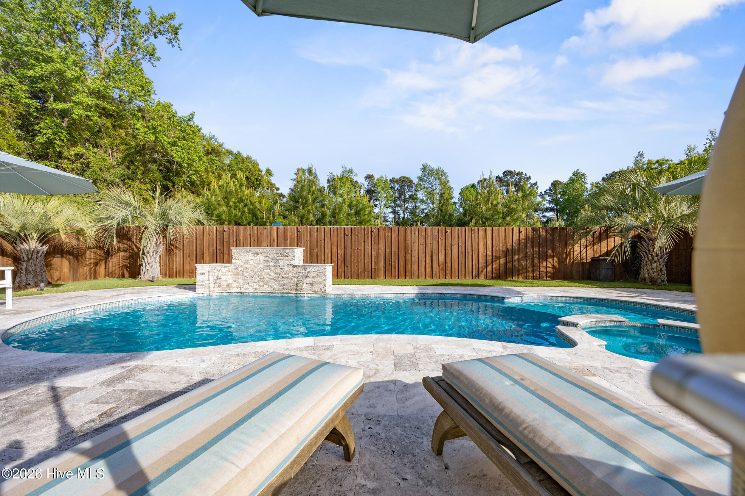 100566940 | Photo 76