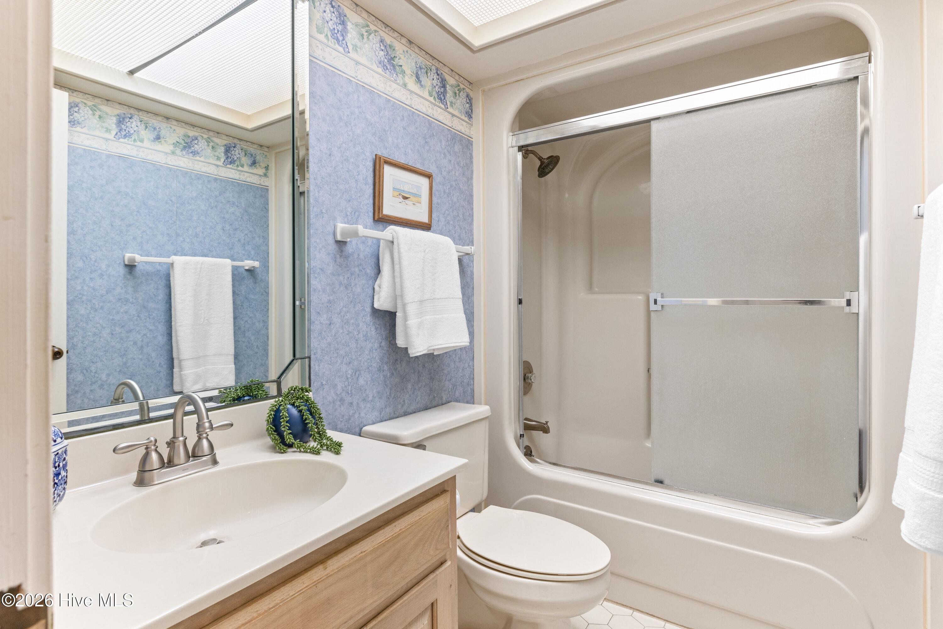 100549677 | Photo 41