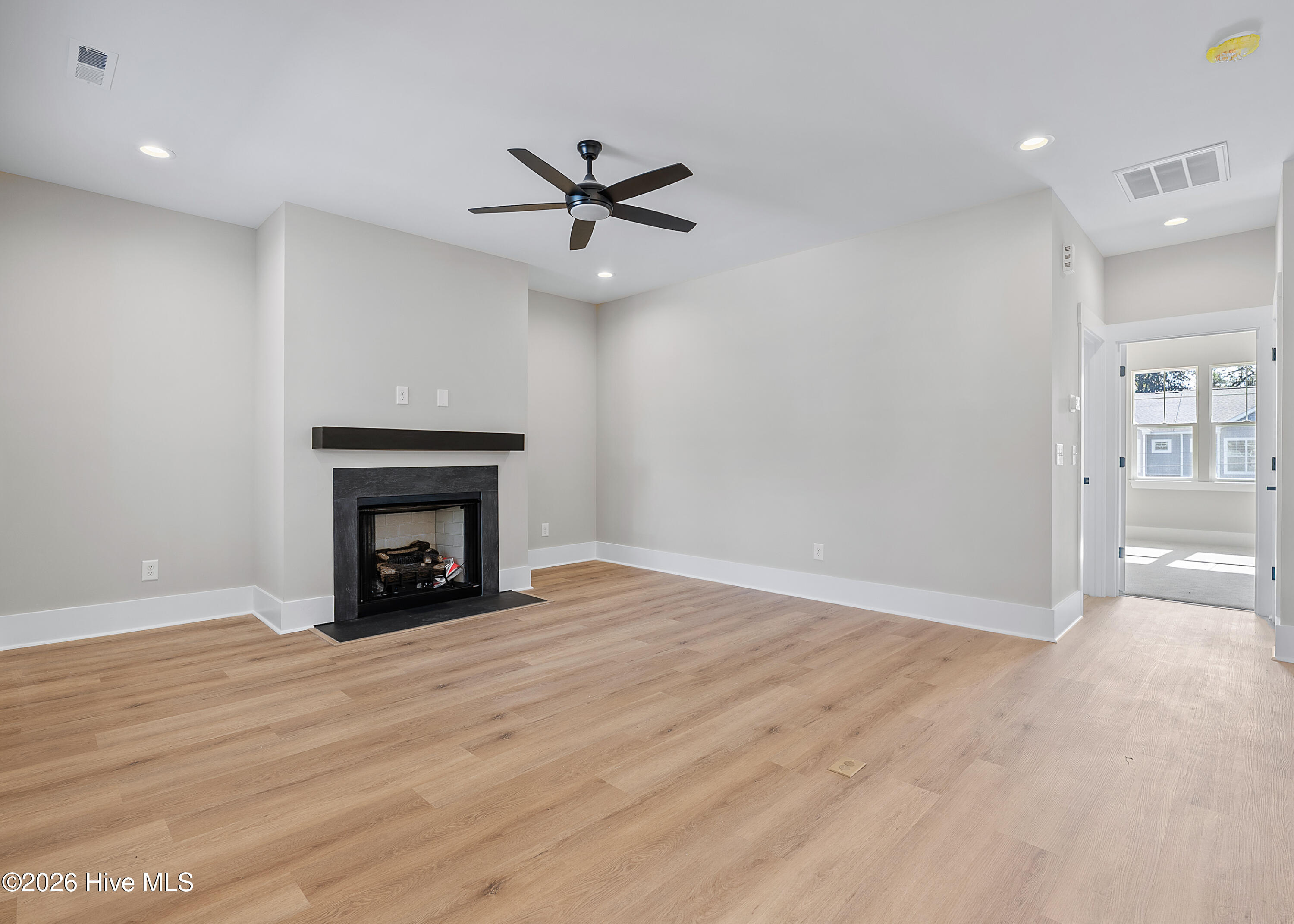 100566286 | Photo 22