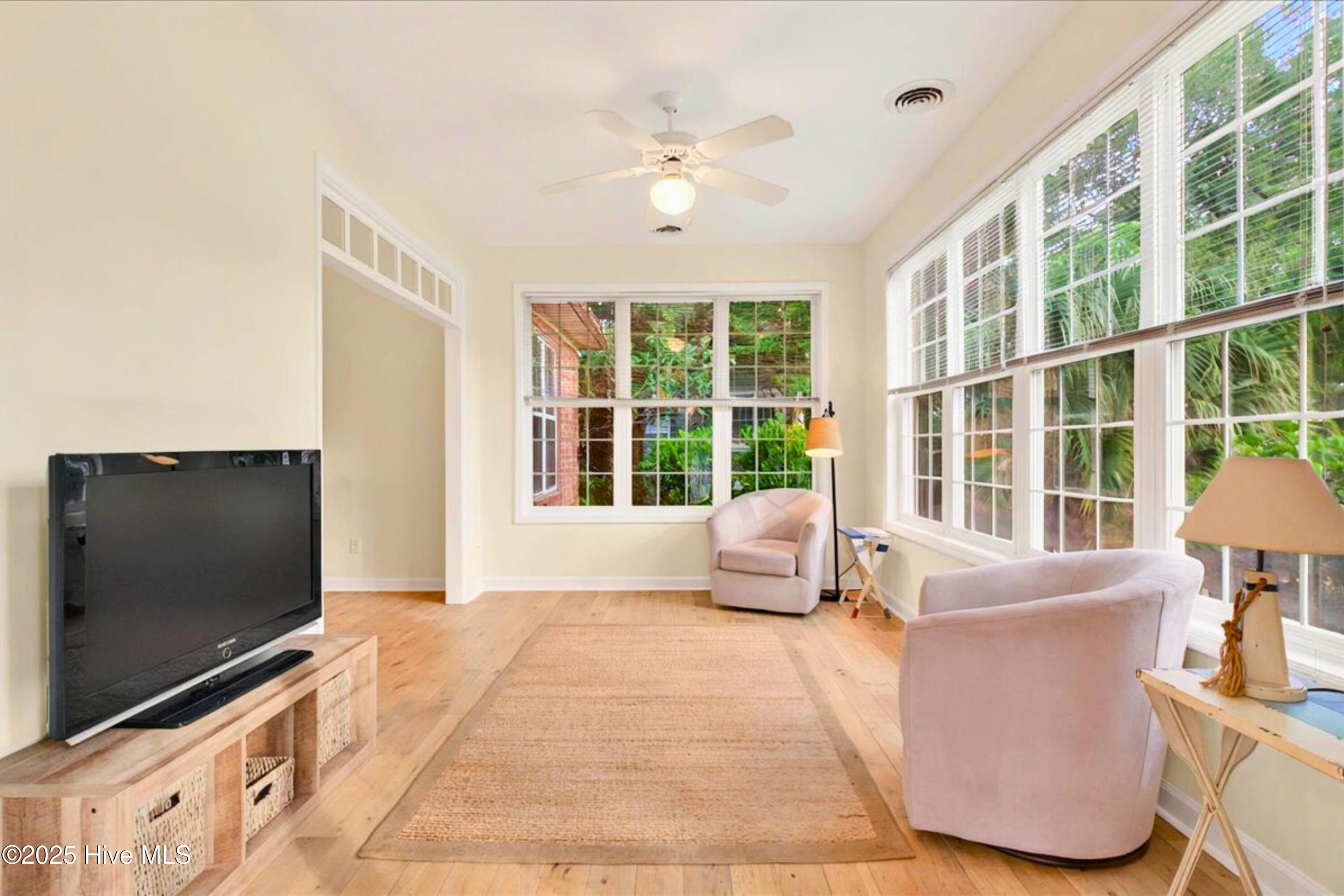 100506525 | Photo 11