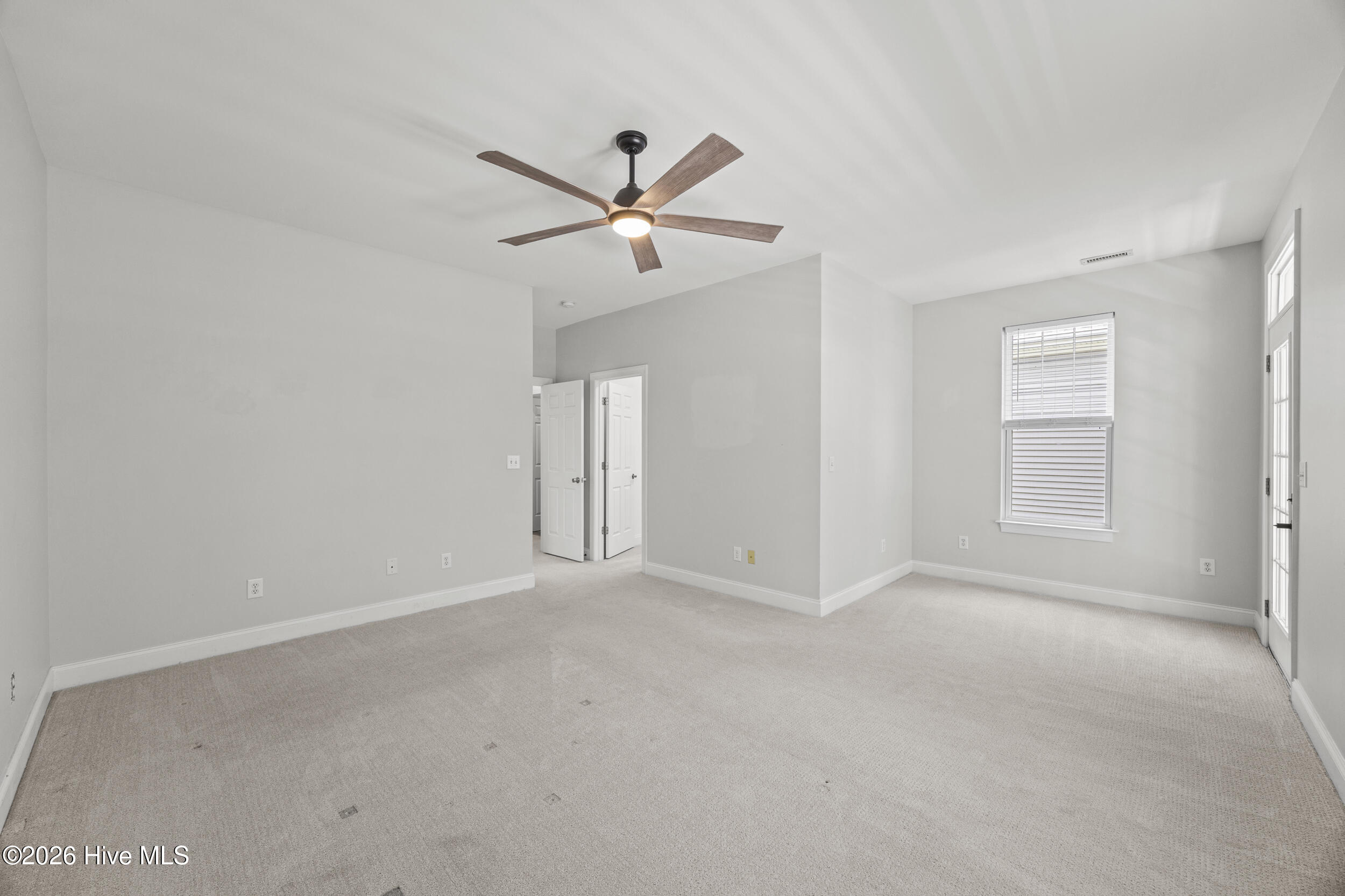 100567913 | Photo 30