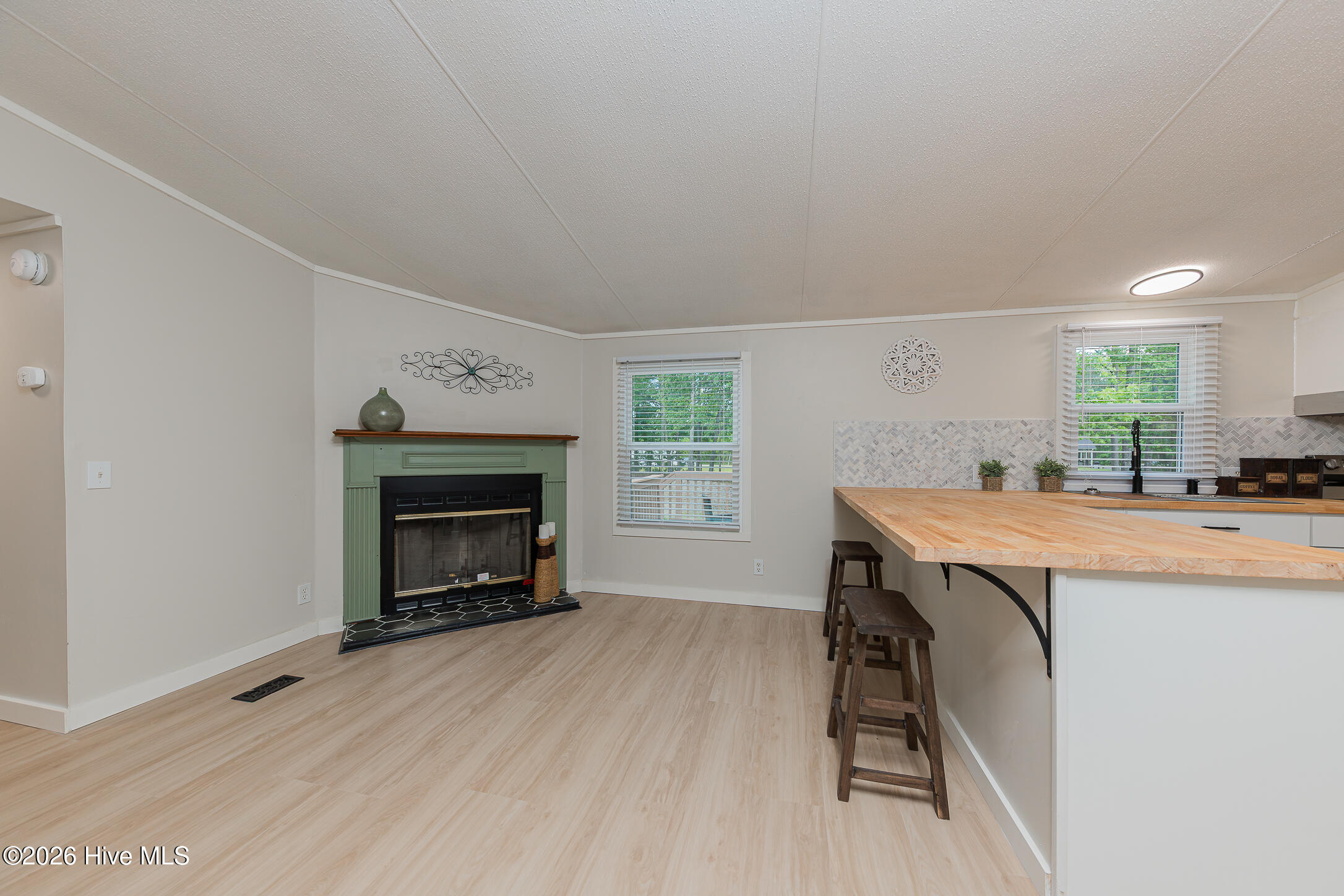 100570278 | Photo 16