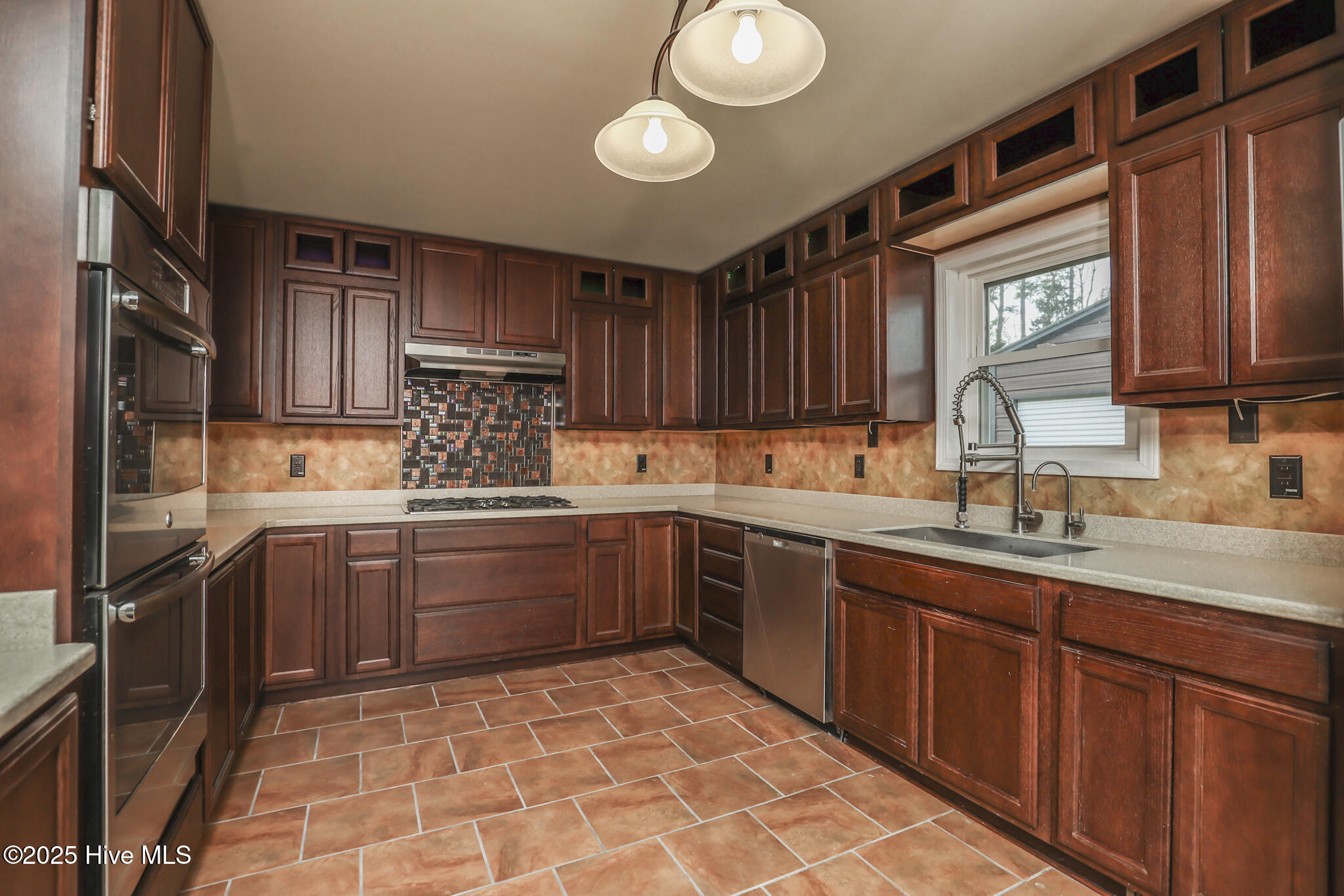 100553205 | Photo 12