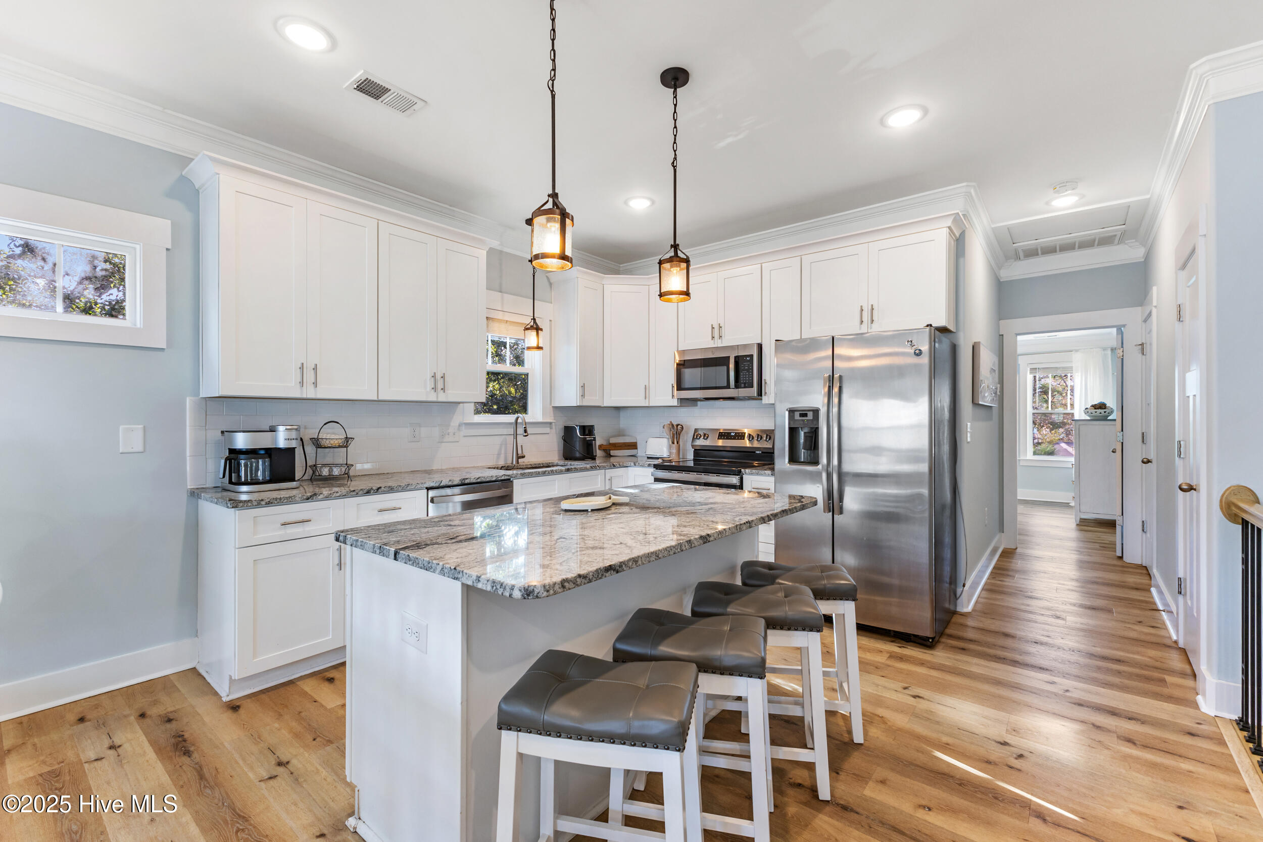 100545000 | Photo 12