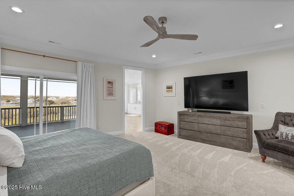 100499001 | Photo 22