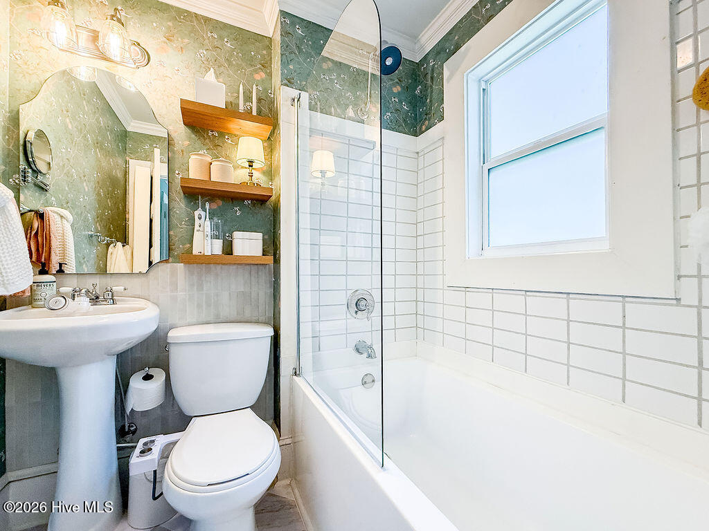 100565673 | Photo 24