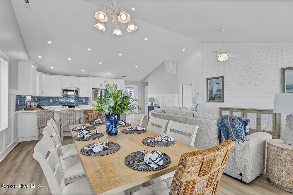 100552100 | Photo 19