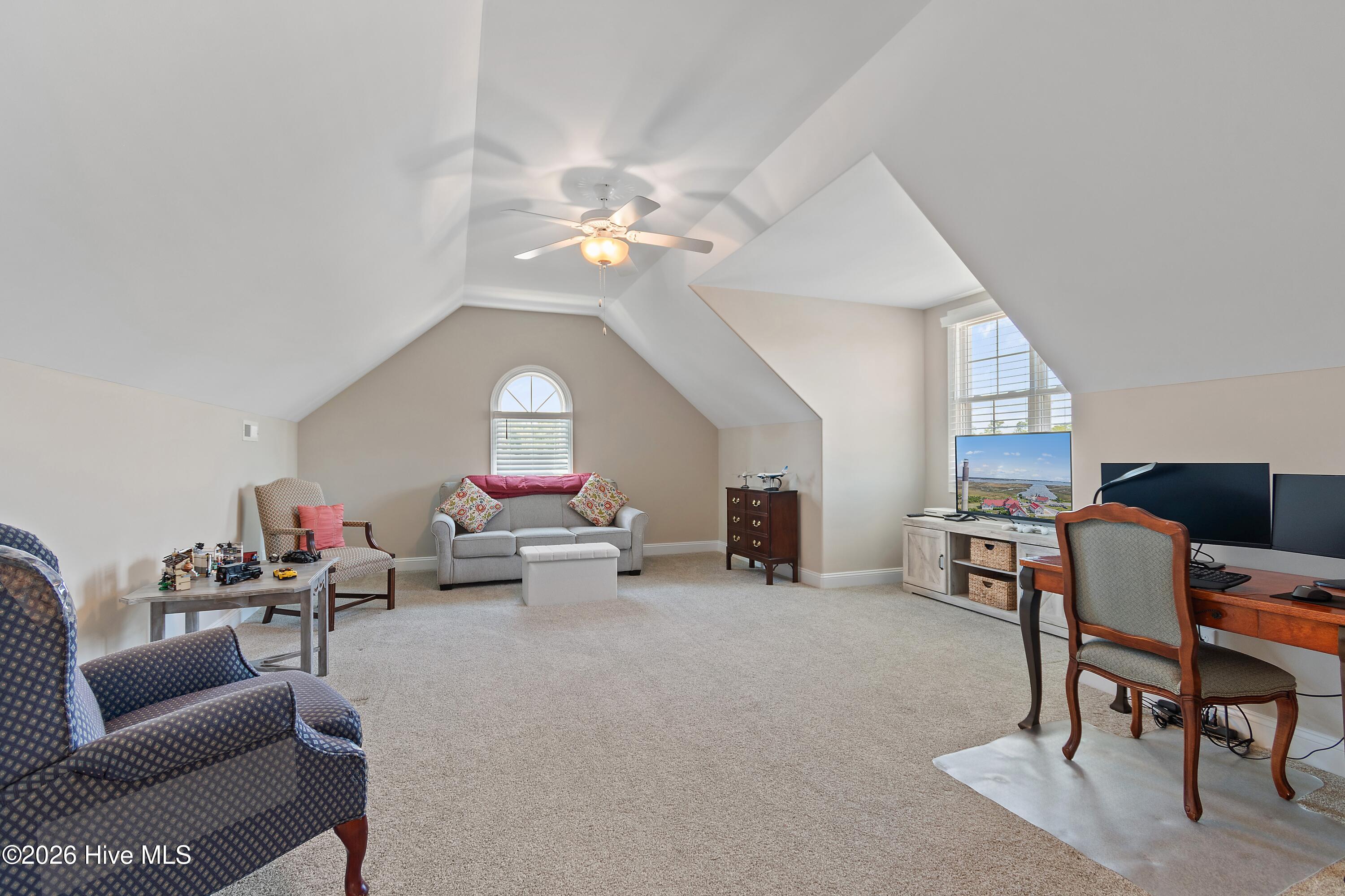 100568990 | Photo 52