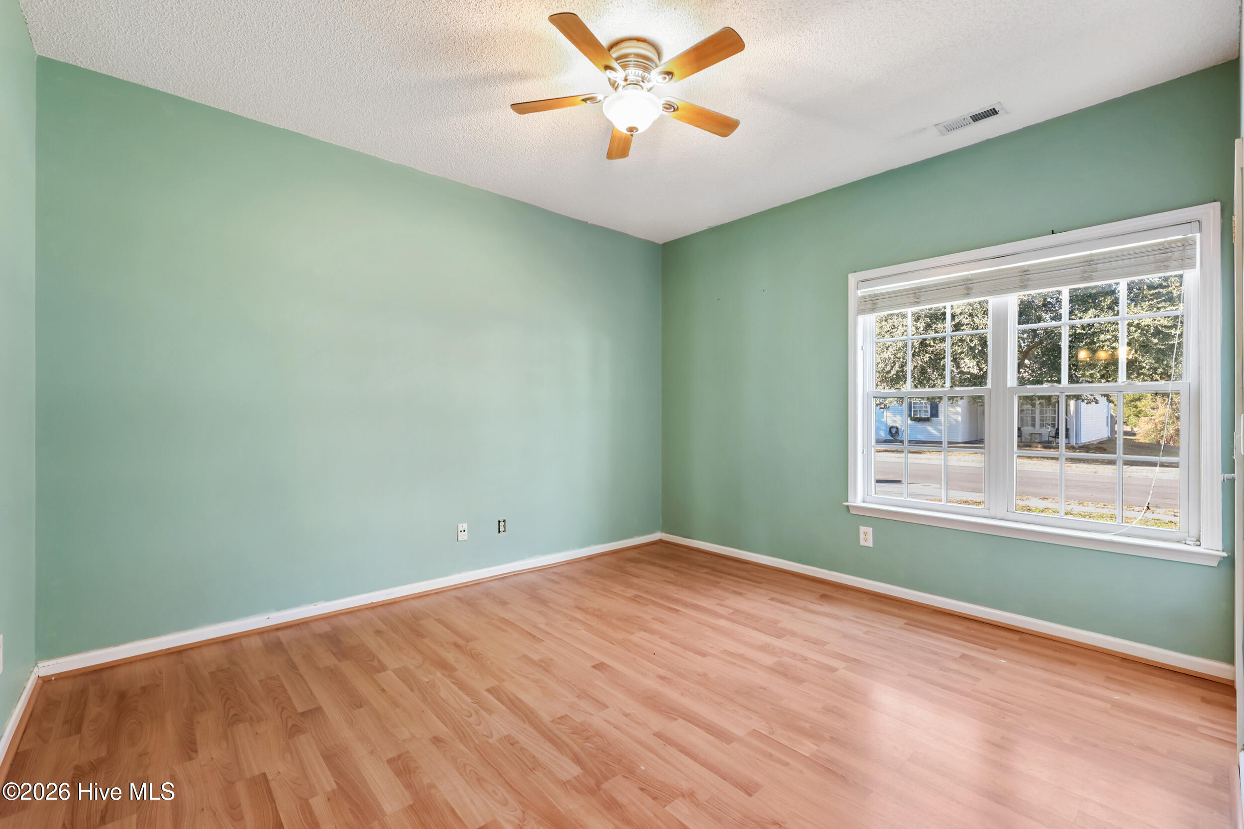 100547129 | Photo 22