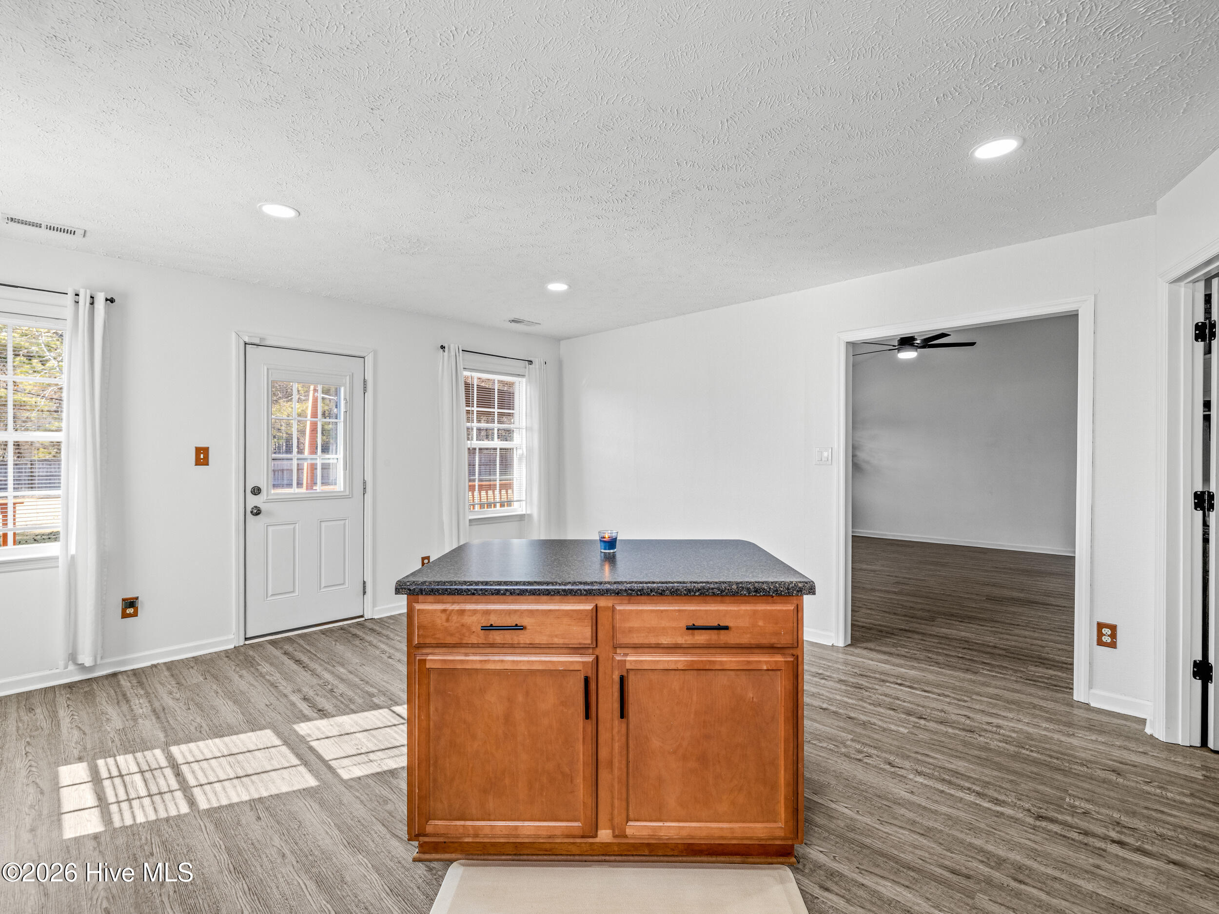 100554161 | Photo 23