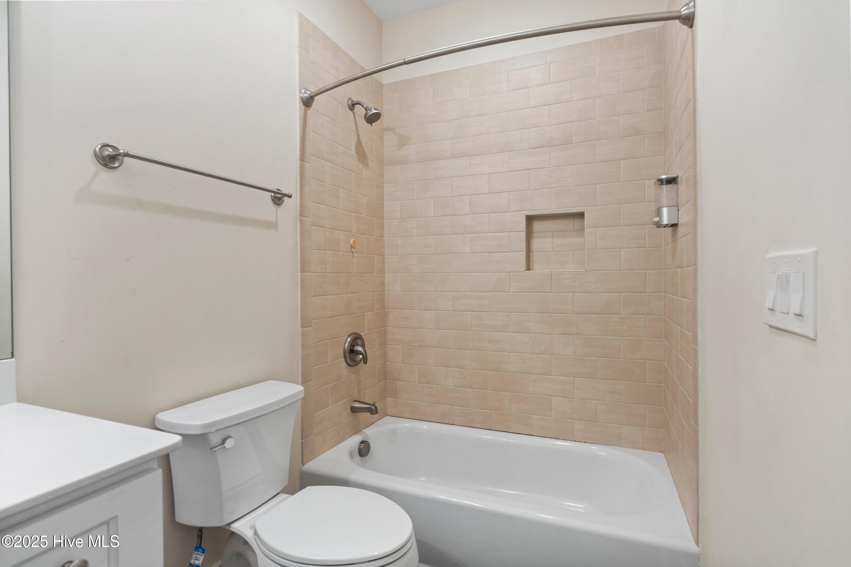 100544817 | Photo 42