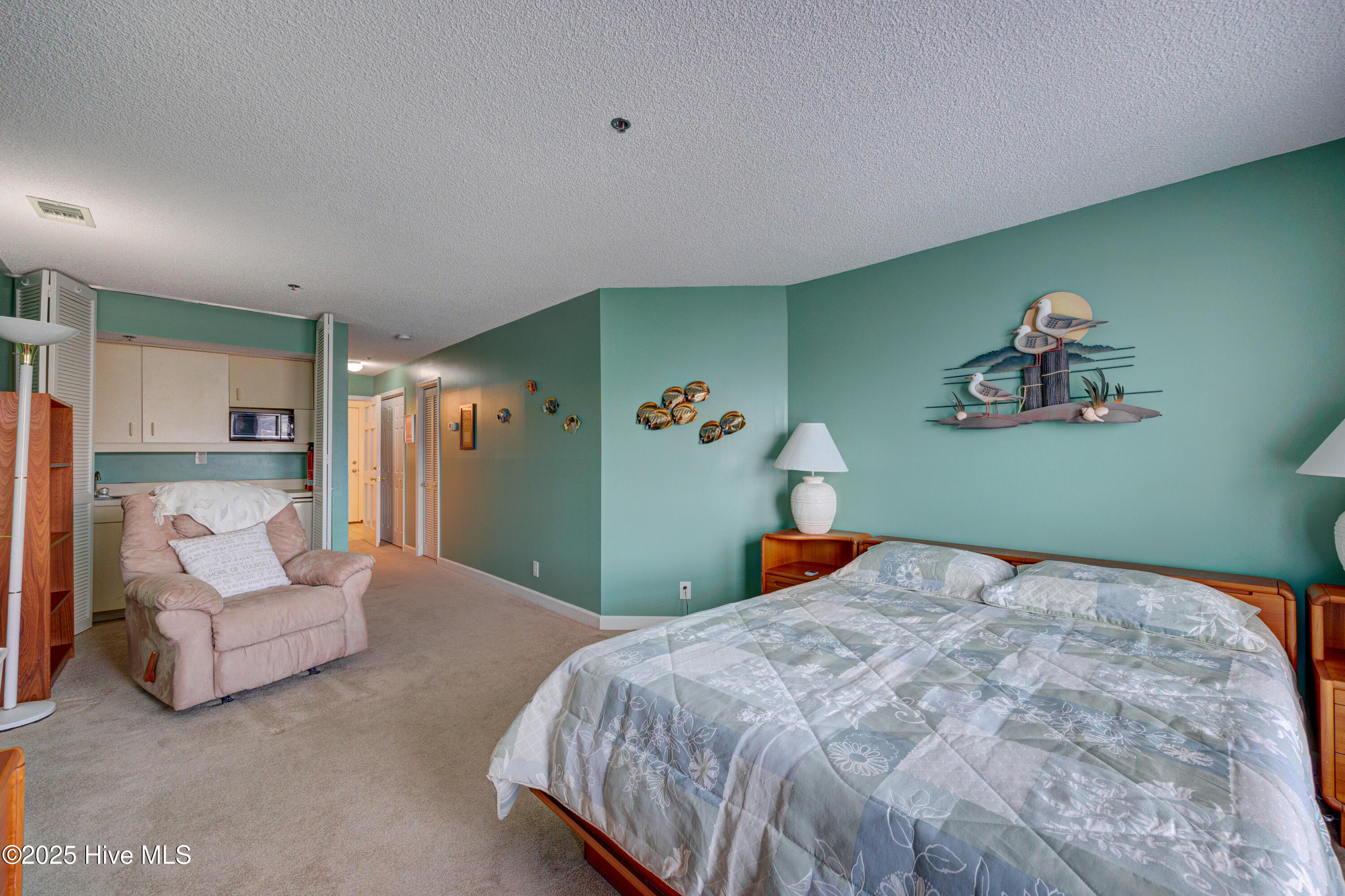 100495113 | Photo 23