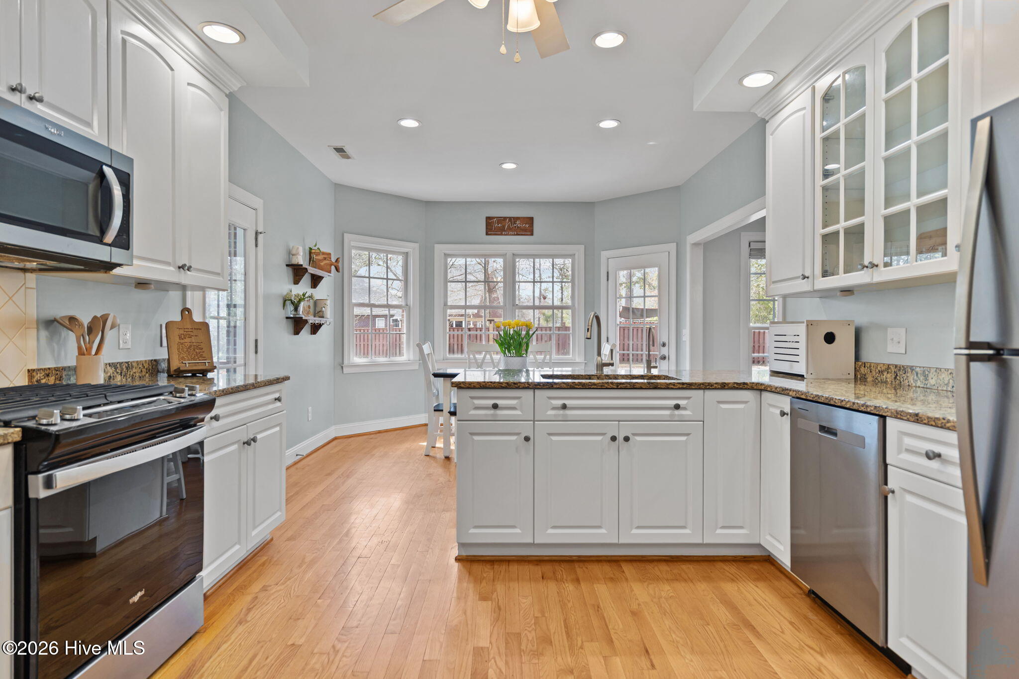 100562607 | Photo 30