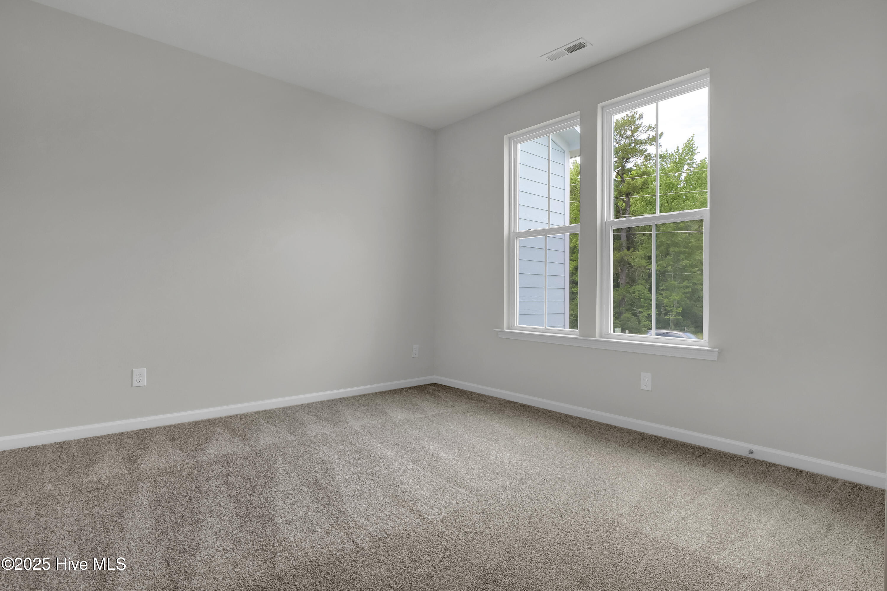 100490370 | Photo 22