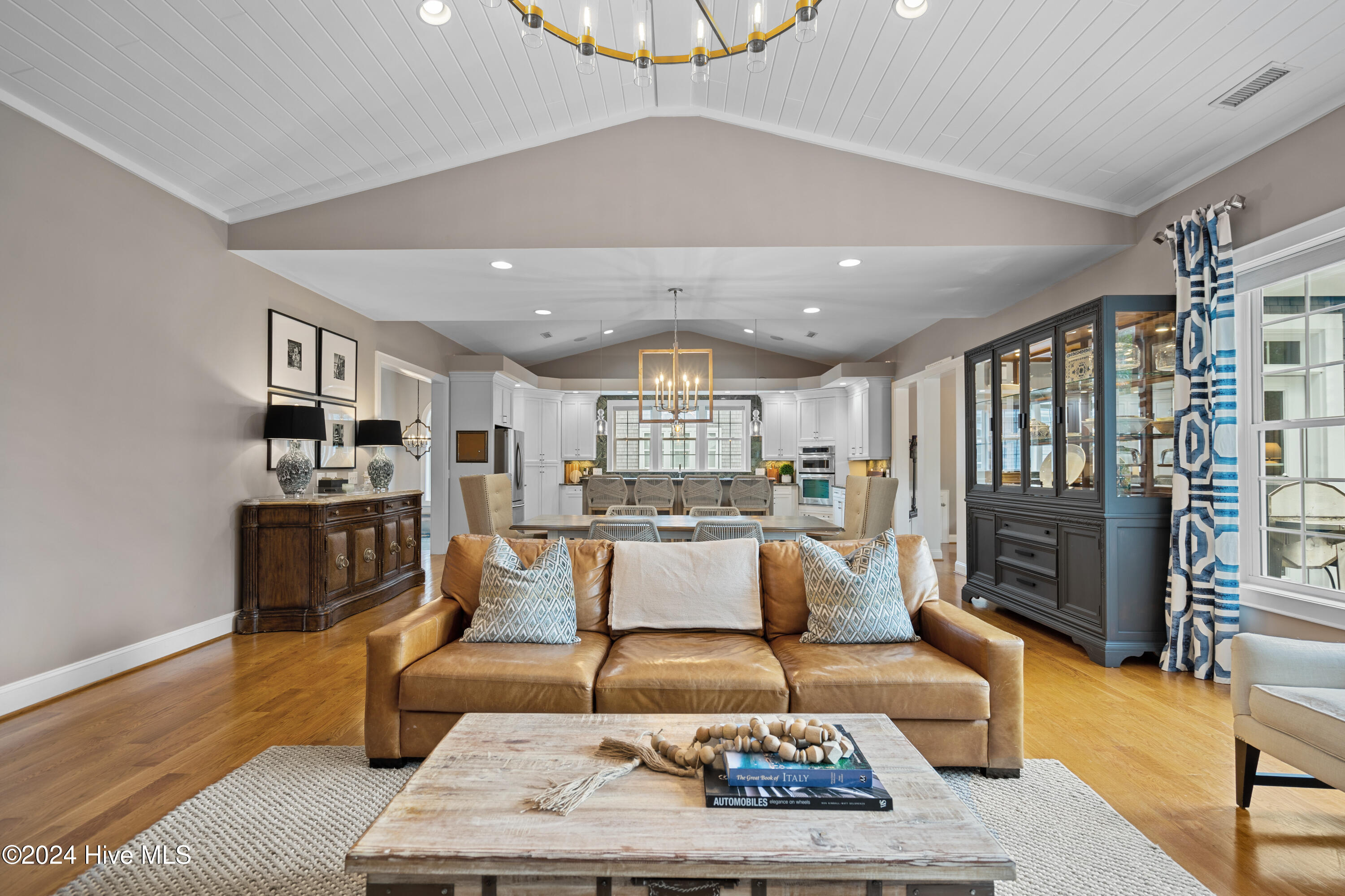 100550699 | Photo 18