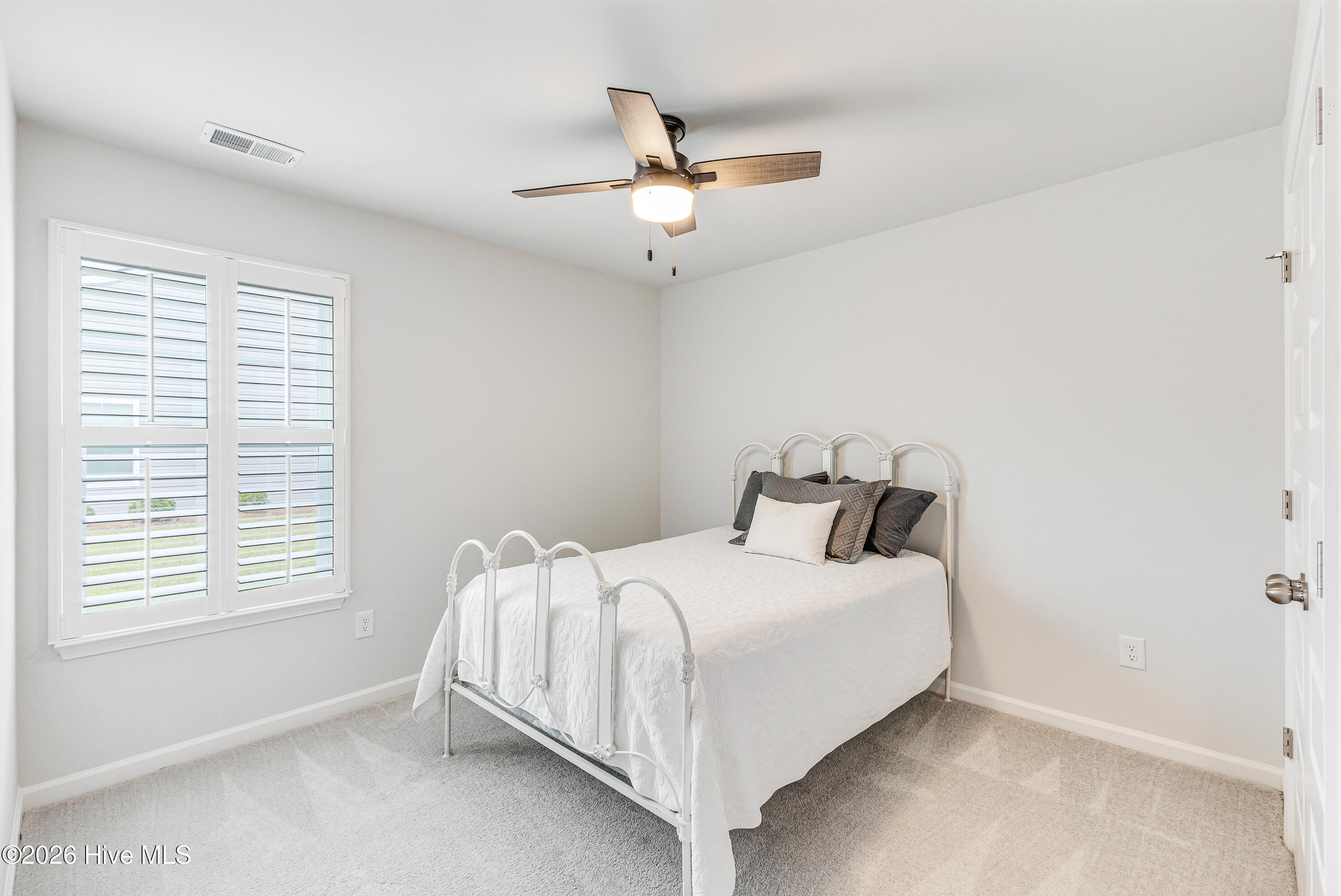 100561168 | Photo 21