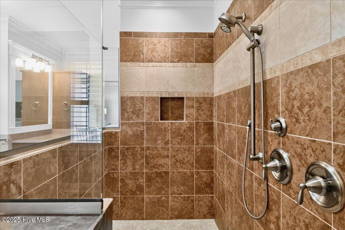 100530604 | Photo 49